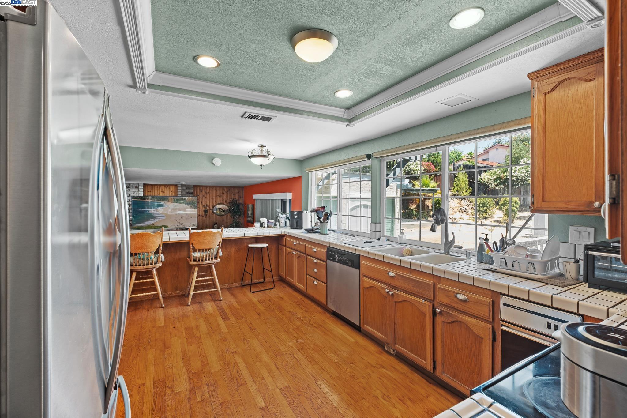 Detail Gallery Image 16 of 50 For 4996 Eberly Dr, San Jose,  CA 95111 - 5 Beds | 3/1 Baths