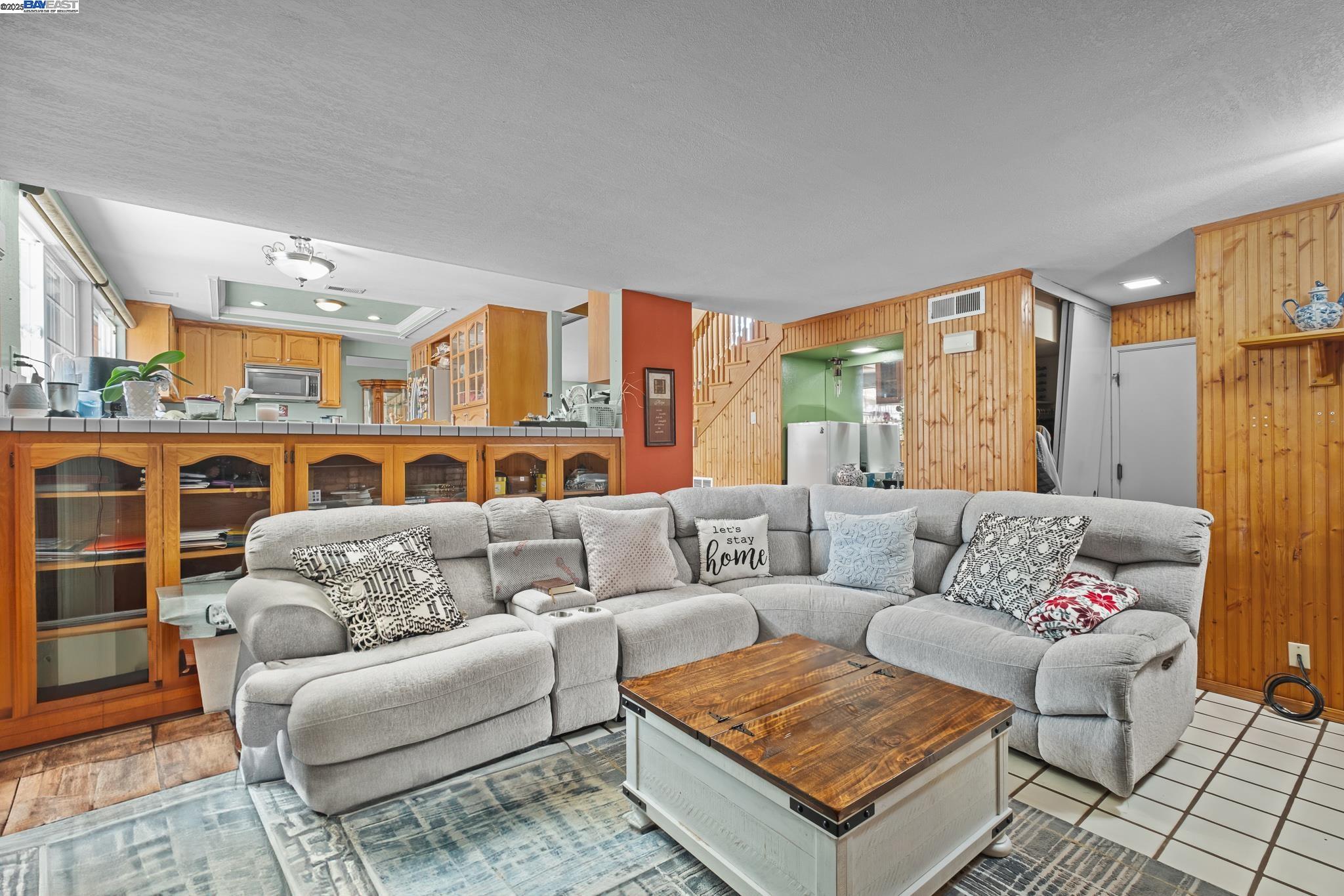 Detail Gallery Image 19 of 50 For 4996 Eberly Dr, San Jose,  CA 95111 - 5 Beds | 3/1 Baths