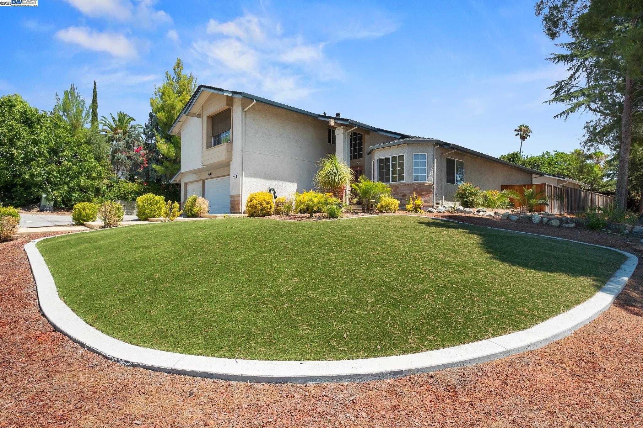 Detail Gallery Image 3 of 50 For 4996 Eberly Dr, San Jose,  CA 95111 - 5 Beds | 3/1 Baths