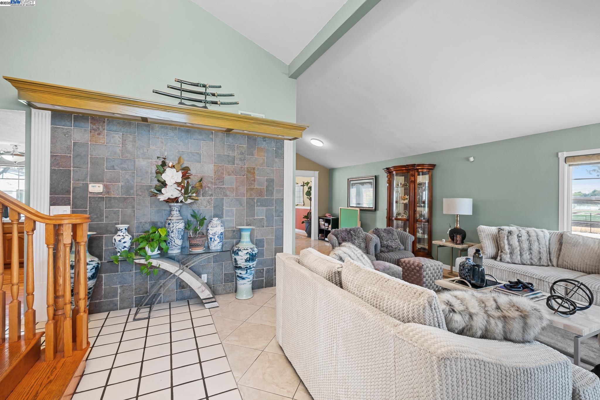 Detail Gallery Image 4 of 50 For 4996 Eberly Dr, San Jose,  CA 95111 - 5 Beds | 3/1 Baths