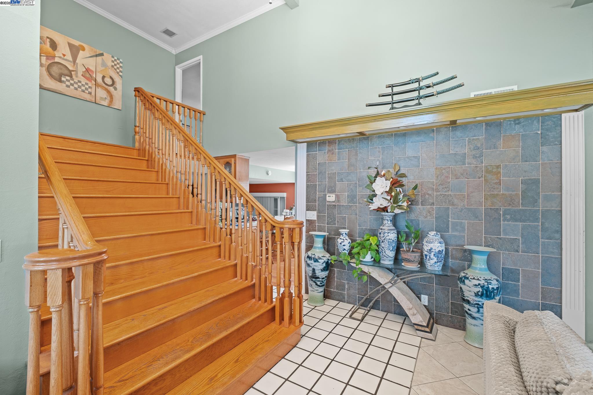 Detail Gallery Image 5 of 50 For 4996 Eberly Dr, San Jose,  CA 95111 - 5 Beds | 3/1 Baths