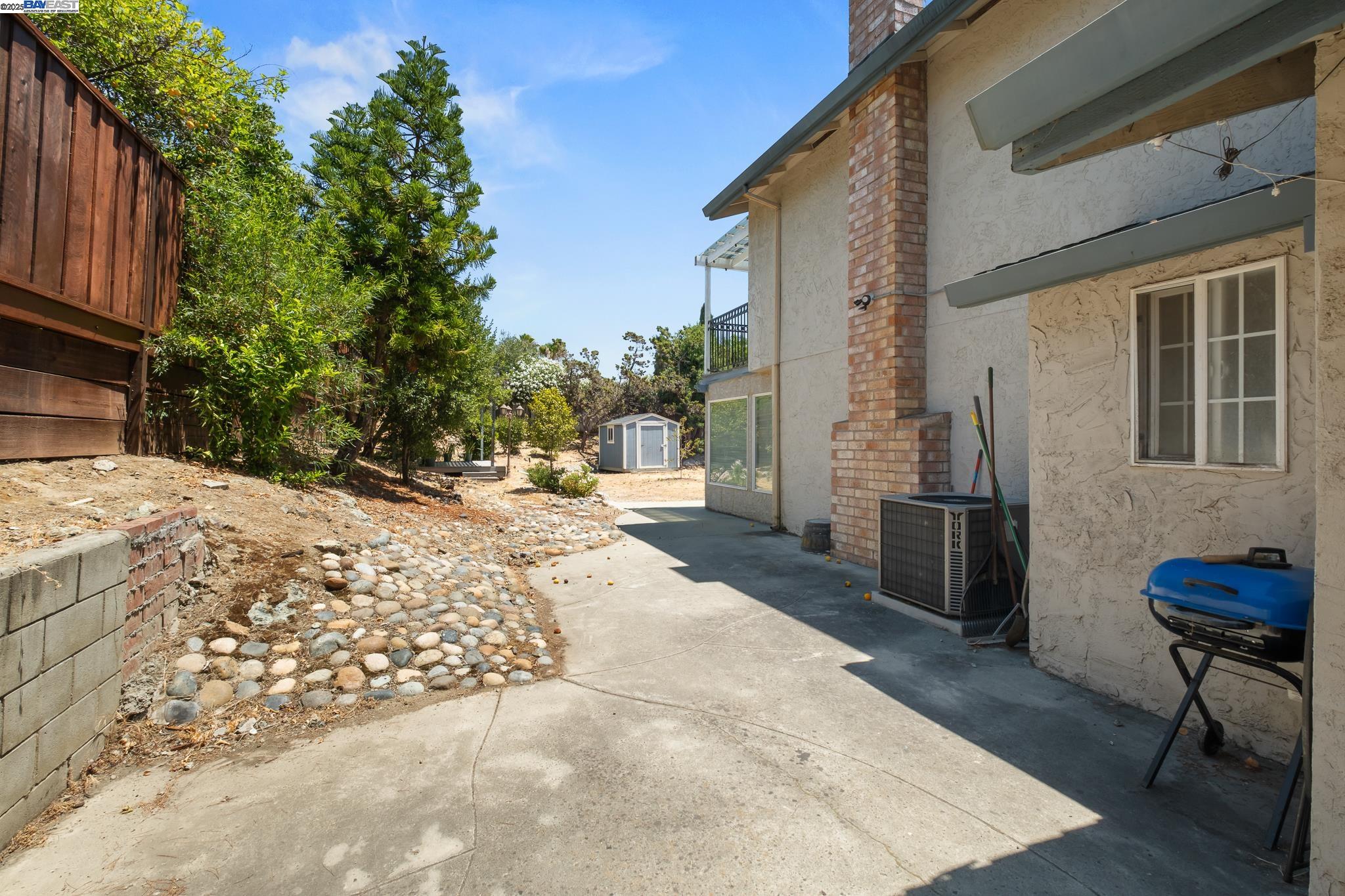 Detail Gallery Image 43 of 50 For 4996 Eberly Dr, San Jose,  CA 95111 - 5 Beds | 3/1 Baths
