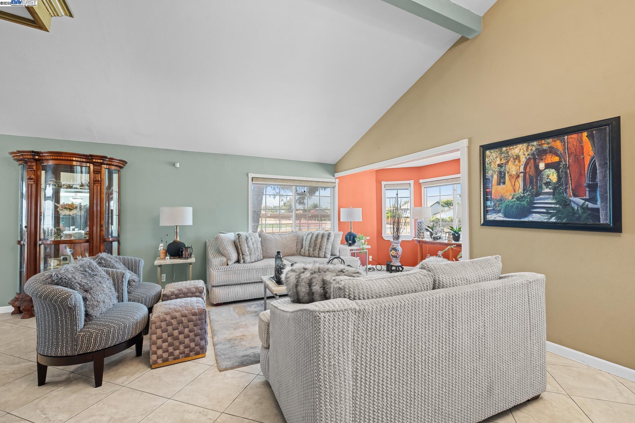 Detail Gallery Image 6 of 50 For 4996 Eberly Dr, San Jose,  CA 95111 - 5 Beds | 3/1 Baths