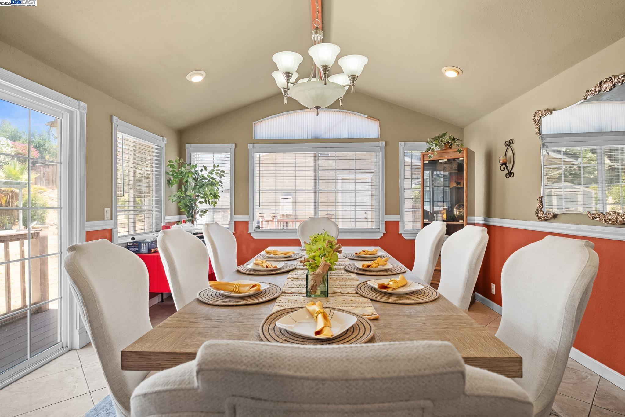 Detail Gallery Image 10 of 50 For 4996 Eberly Dr, San Jose,  CA 95111 - 5 Beds | 3/1 Baths
