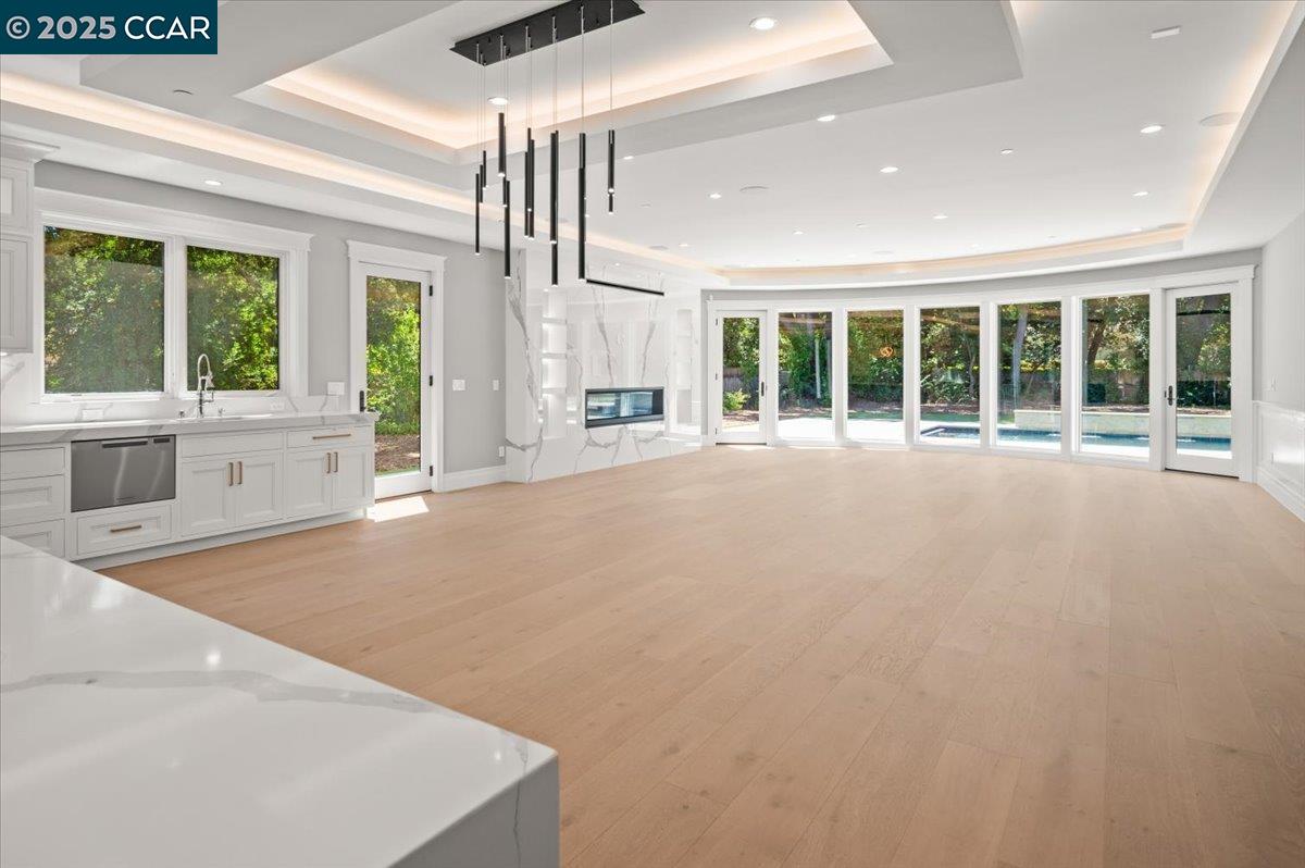 Detail Gallery Image 13 of 54 For 74 Middlefield Rd, Atherton,  CA 94027 - 9 Beds | 9/1 Baths