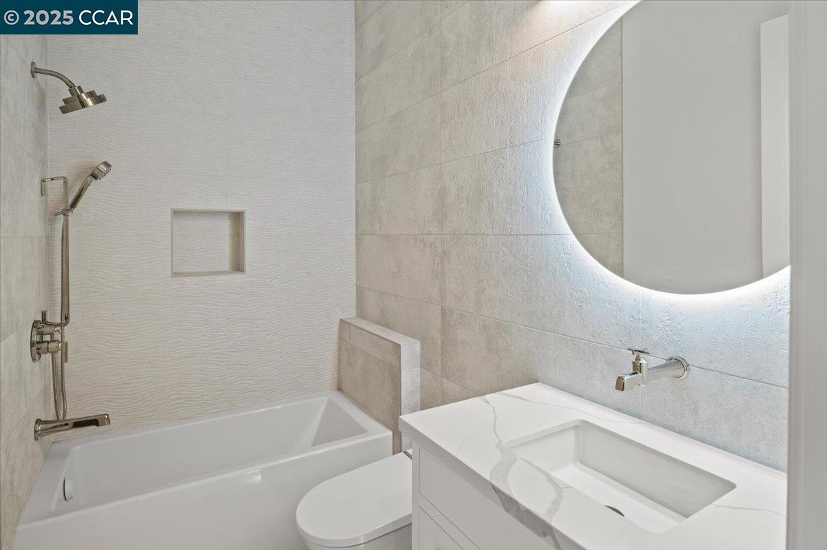 Detail Gallery Image 27 of 52 For 74 Middlefield Rd, Atherton,  CA 94027 - 9 Beds | 9/1 Baths