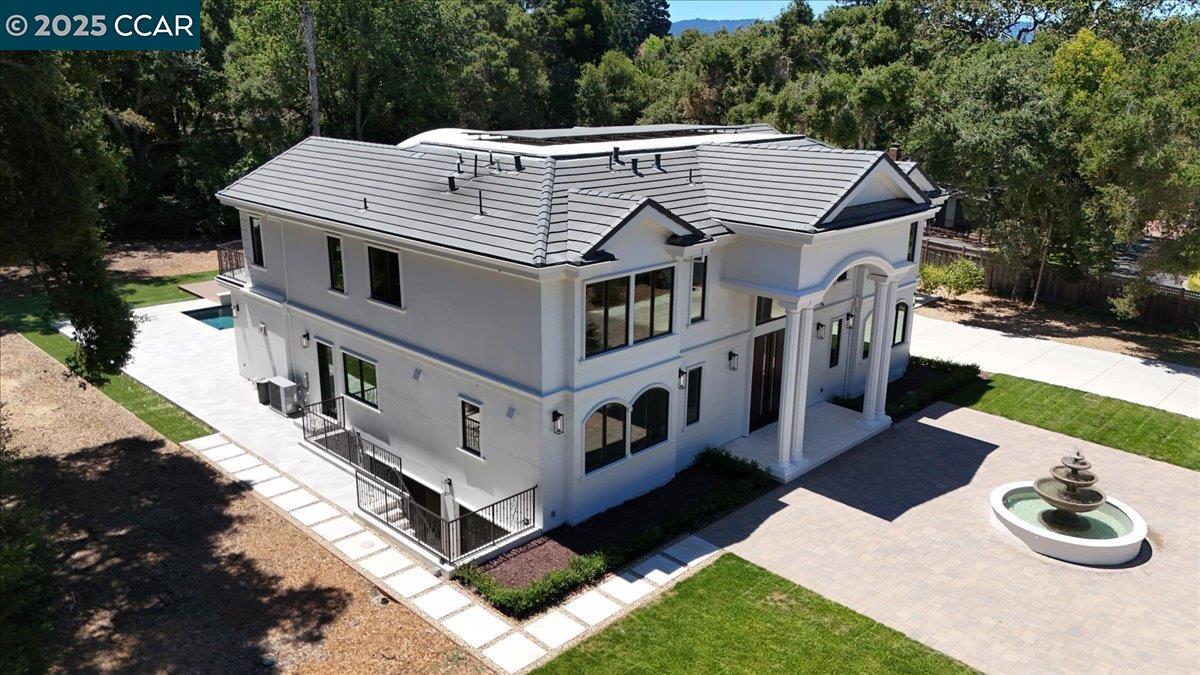 Detail Gallery Image 4 of 52 For 74 Middlefield Rd, Atherton,  CA 94027 - 9 Beds | 9/1 Baths