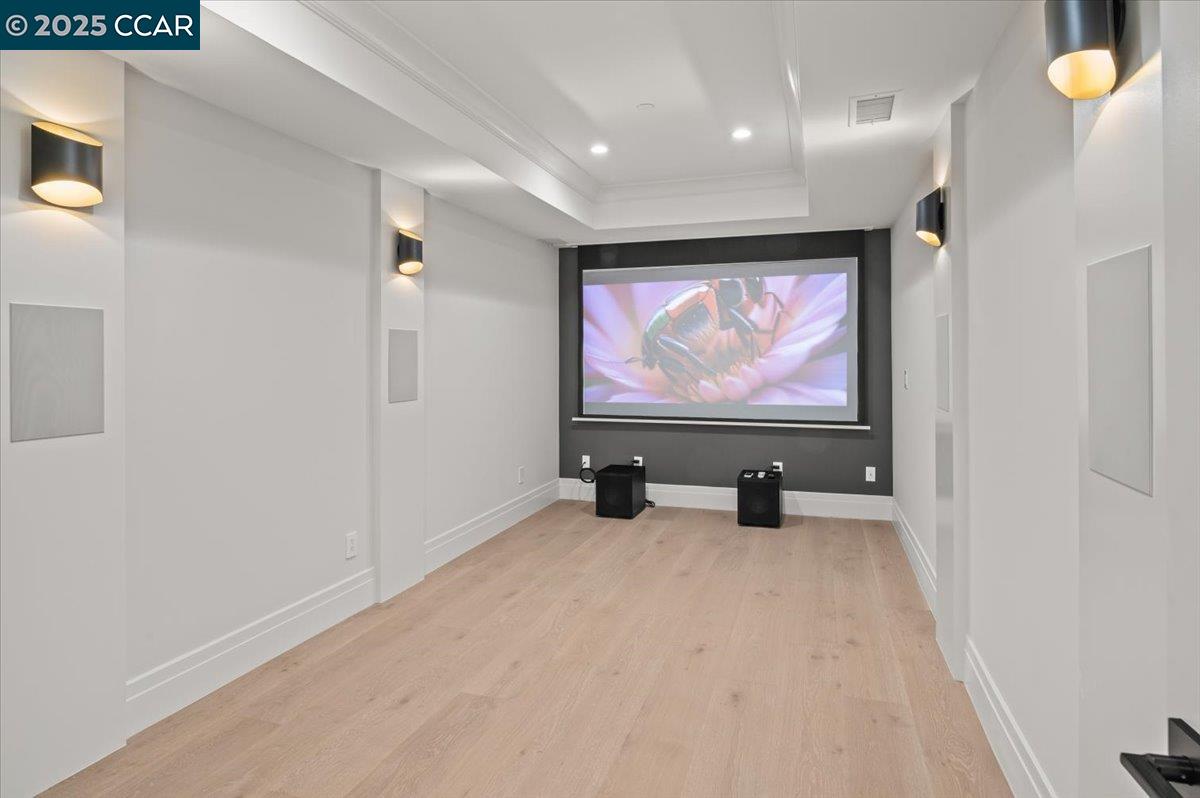 Detail Gallery Image 33 of 52 For 74 Middlefield Rd, Atherton,  CA 94027 - 9 Beds | 9/1 Baths