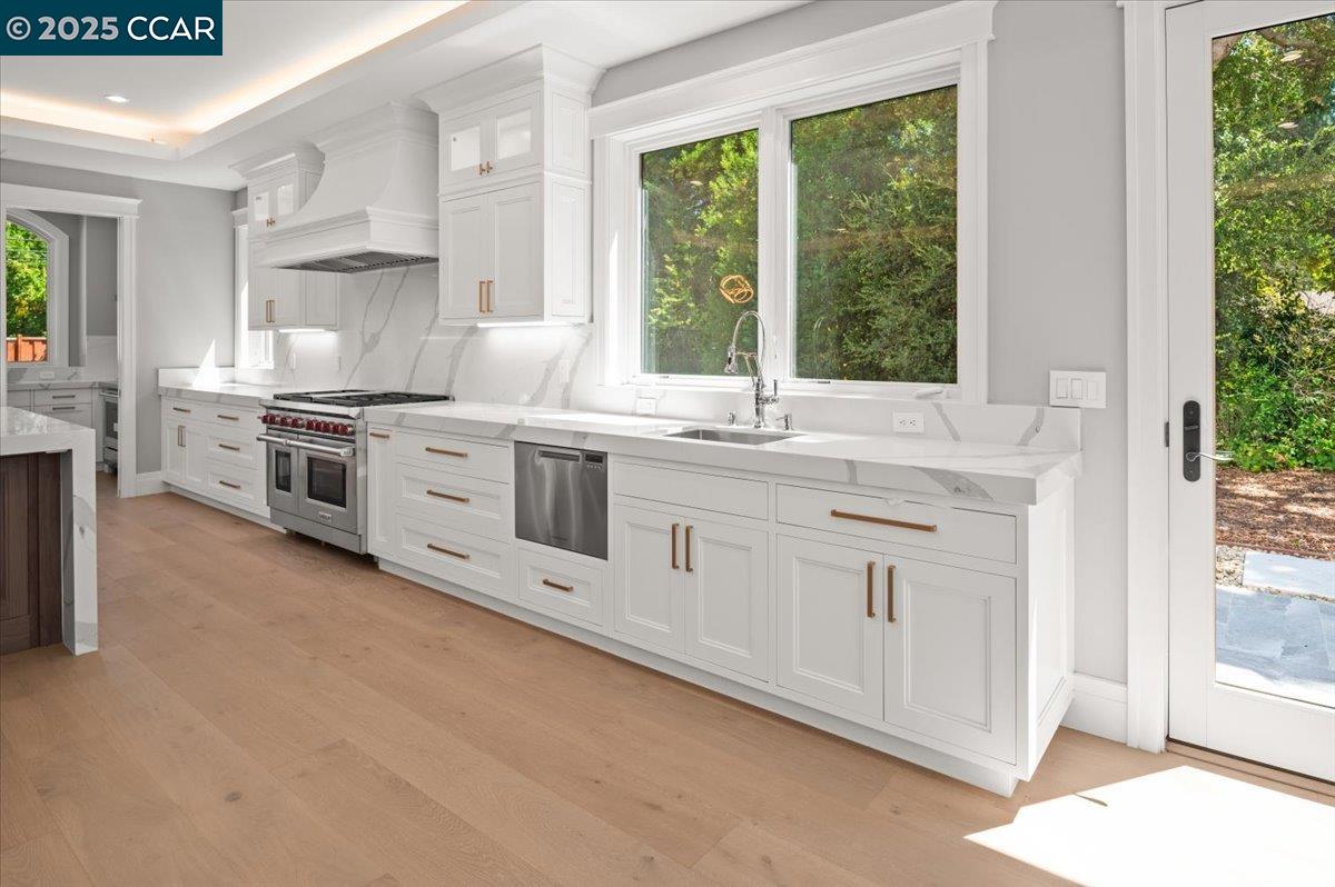 Detail Gallery Image 9 of 52 For 74 Middlefield Rd, Atherton,  CA 94027 - 7 Beds | 7/1 Baths