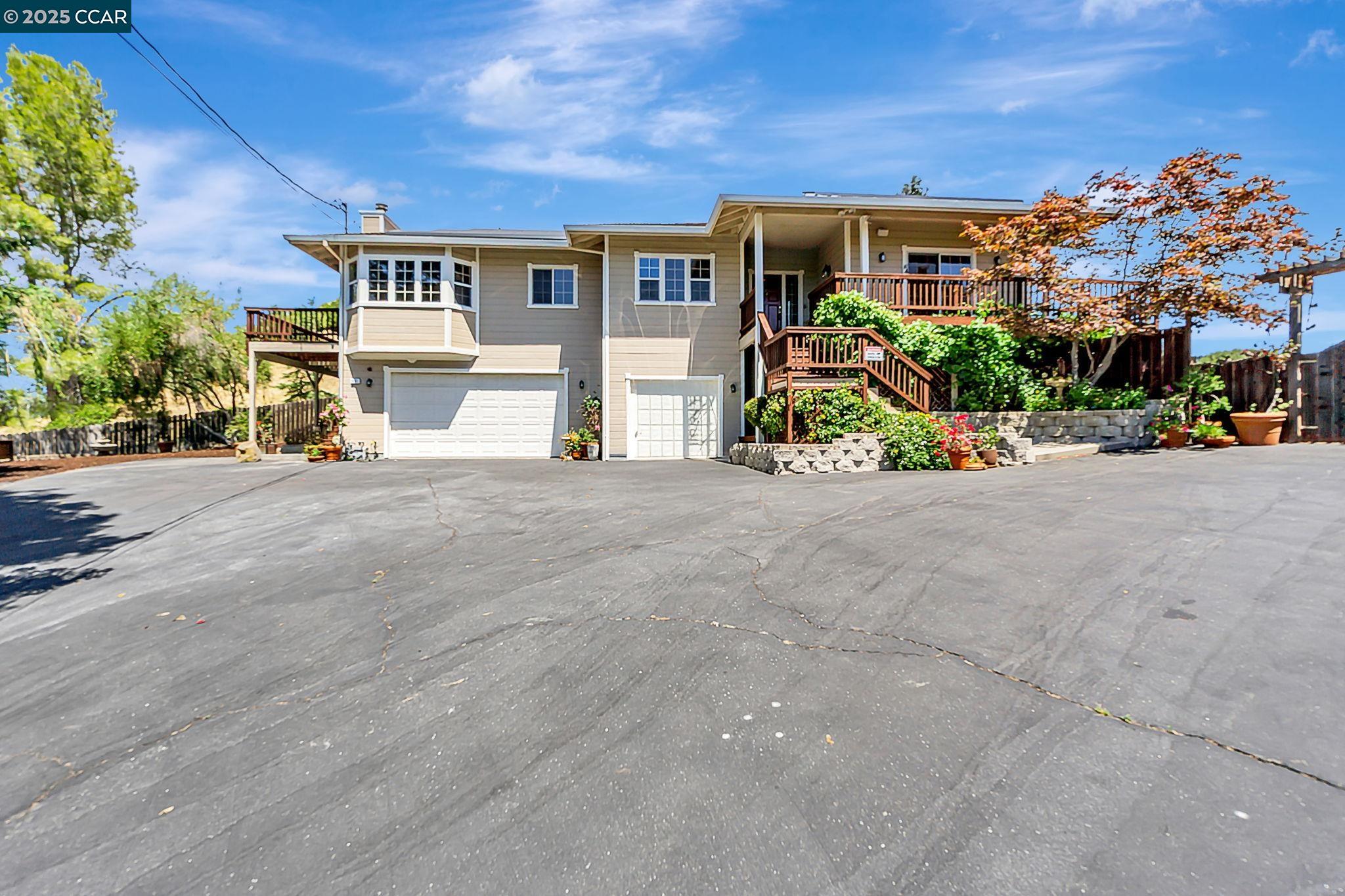 Detail Gallery Image 2 of 58 For 631 La Vista Rd, Walnut Creek,  CA 94598-4845 - 4 Beds | 4 Baths