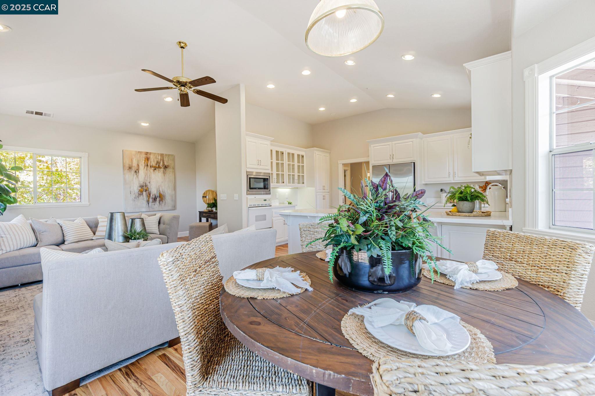 Detail Gallery Image 19 of 58 For 631 La Vista Rd, Walnut Creek,  CA 94598-4845 - 4 Beds | 4 Baths