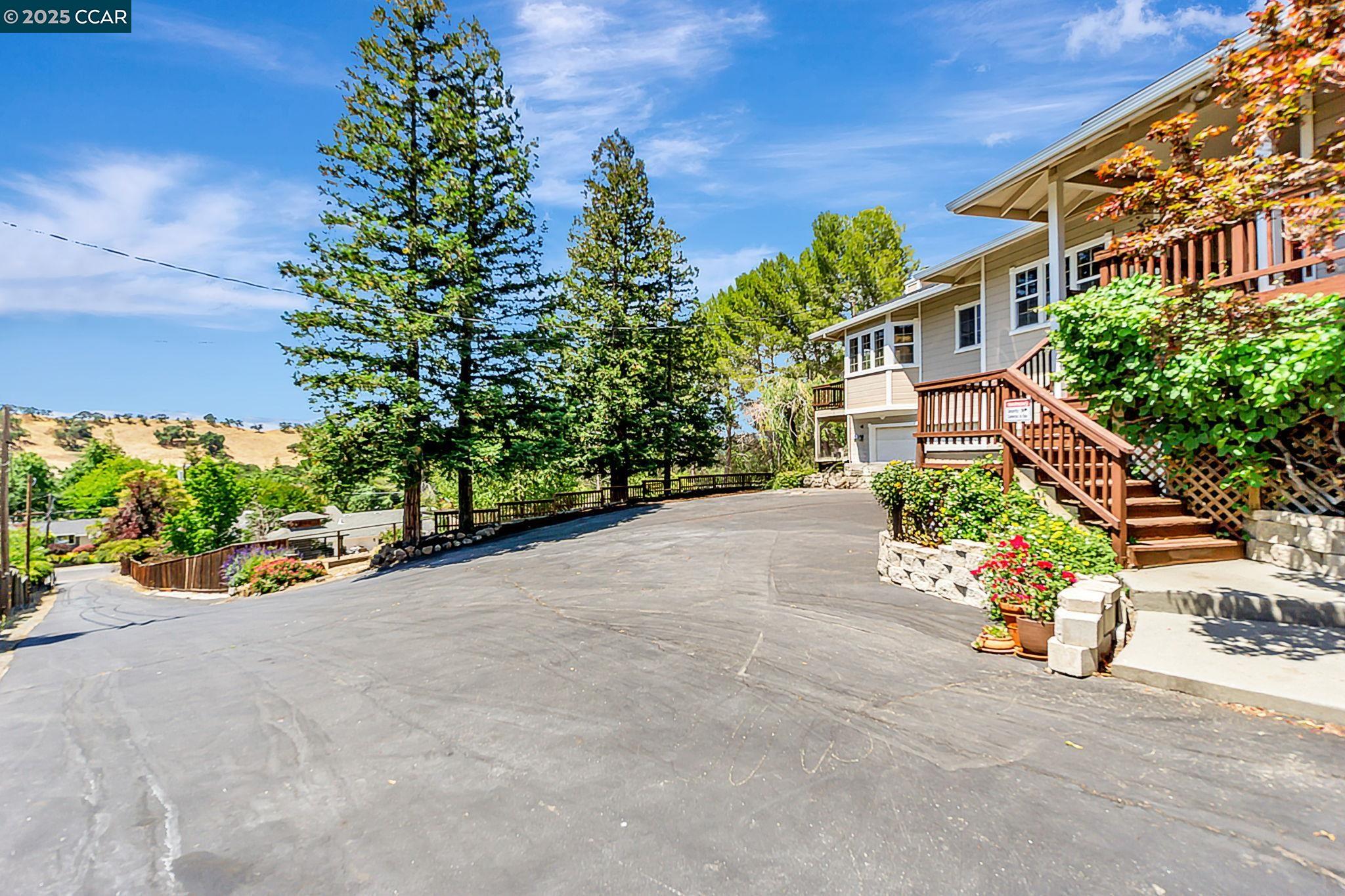 Detail Gallery Image 4 of 58 For 631 La Vista Rd, Walnut Creek,  CA 94598-4845 - 4 Beds | 4 Baths