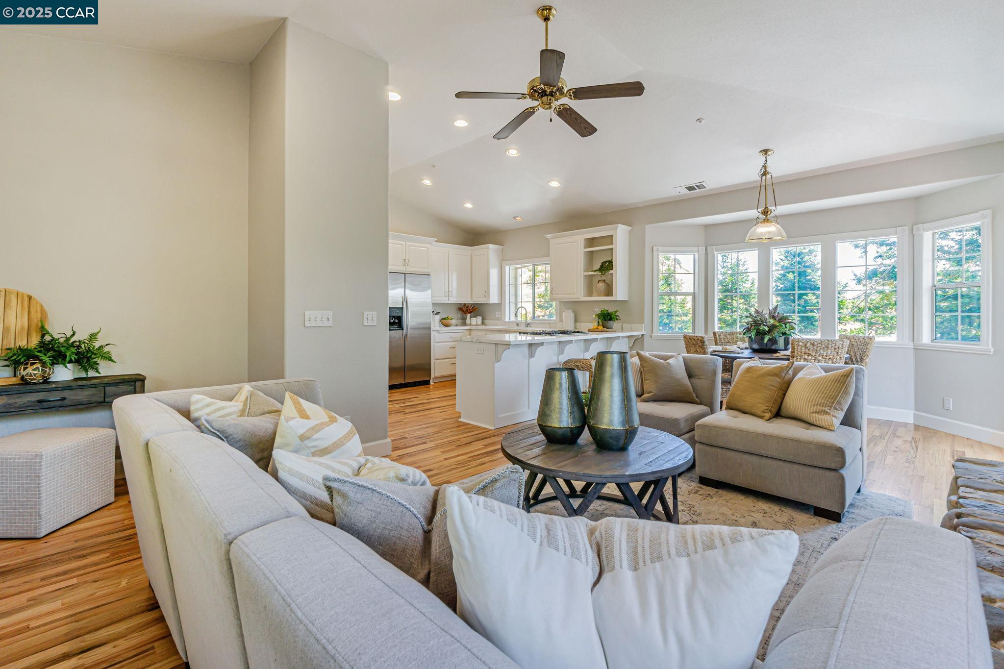 Detail Gallery Image 7 of 58 For 631 La Vista Rd, Walnut Creek,  CA 94598-4845 - 4 Beds | 4 Baths
