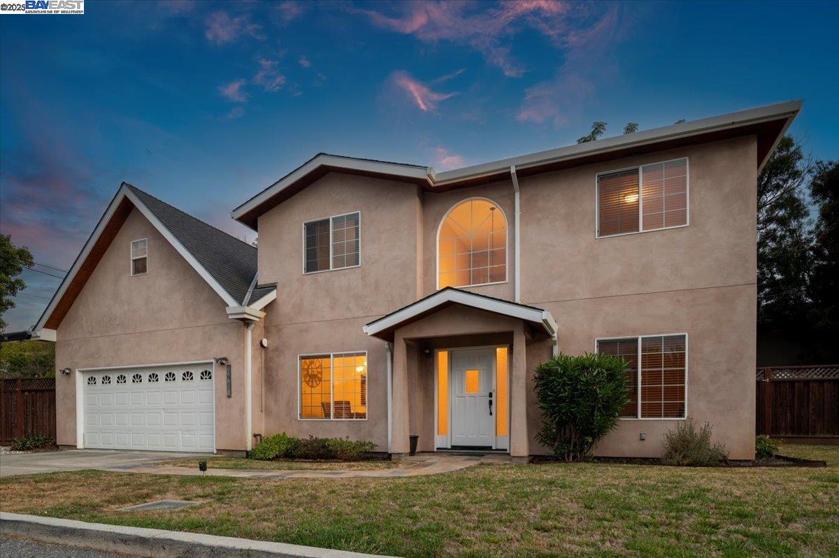 Detail Gallery Image 1 of 1 For 20295 Meadowlark Dr, Castro Valley,  CA 94546 - 6 Beds | 3 Baths