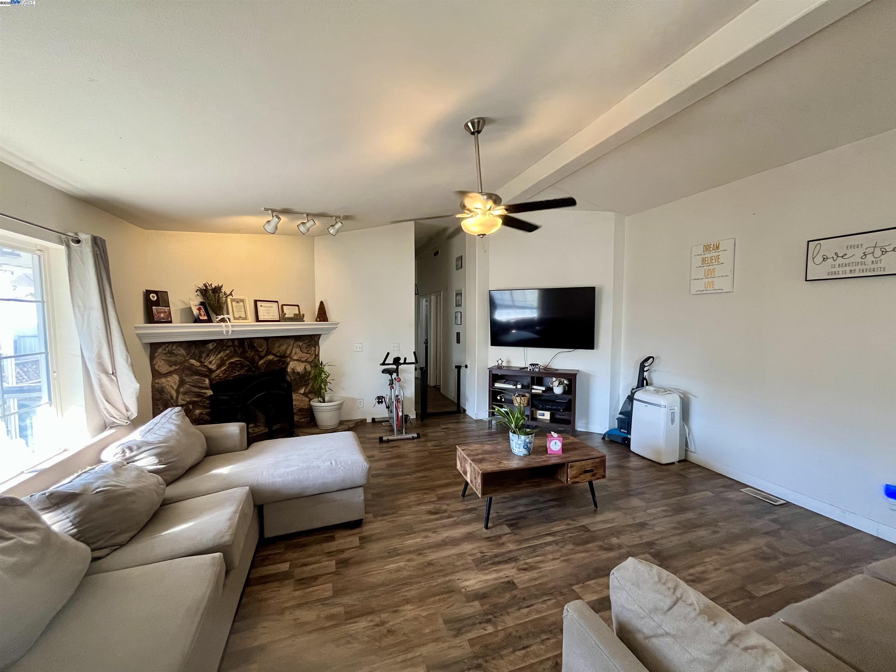 Detail Gallery Image 2 of 16 For 6130 Monterey Rd #316,  San Jose,  CA 95138 - 3 Beds | 2 Baths