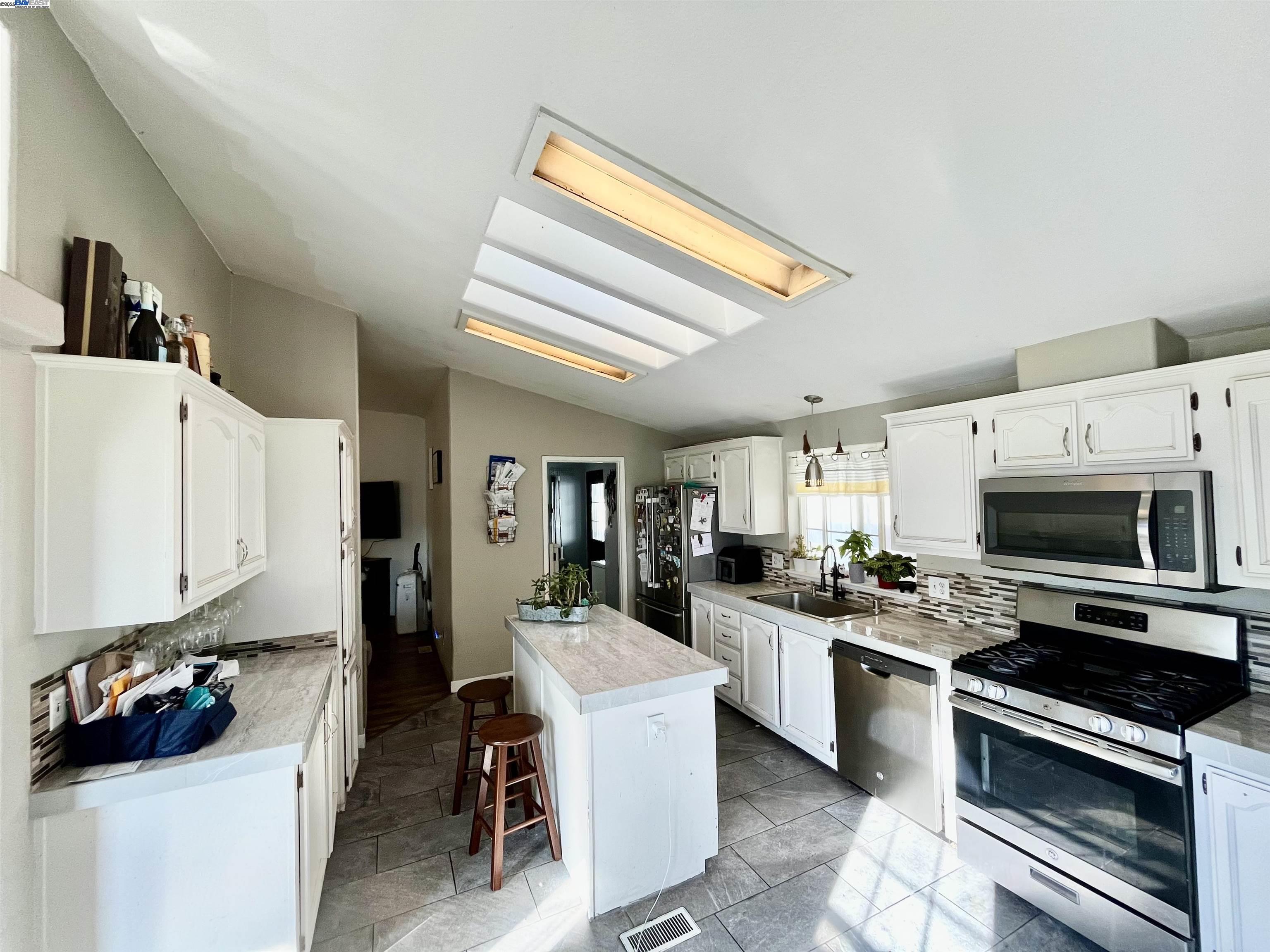 Detail Gallery Image 4 of 16 For 6130 Monterey Rd #316,  San Jose,  CA 95138 - 3 Beds | 2 Baths