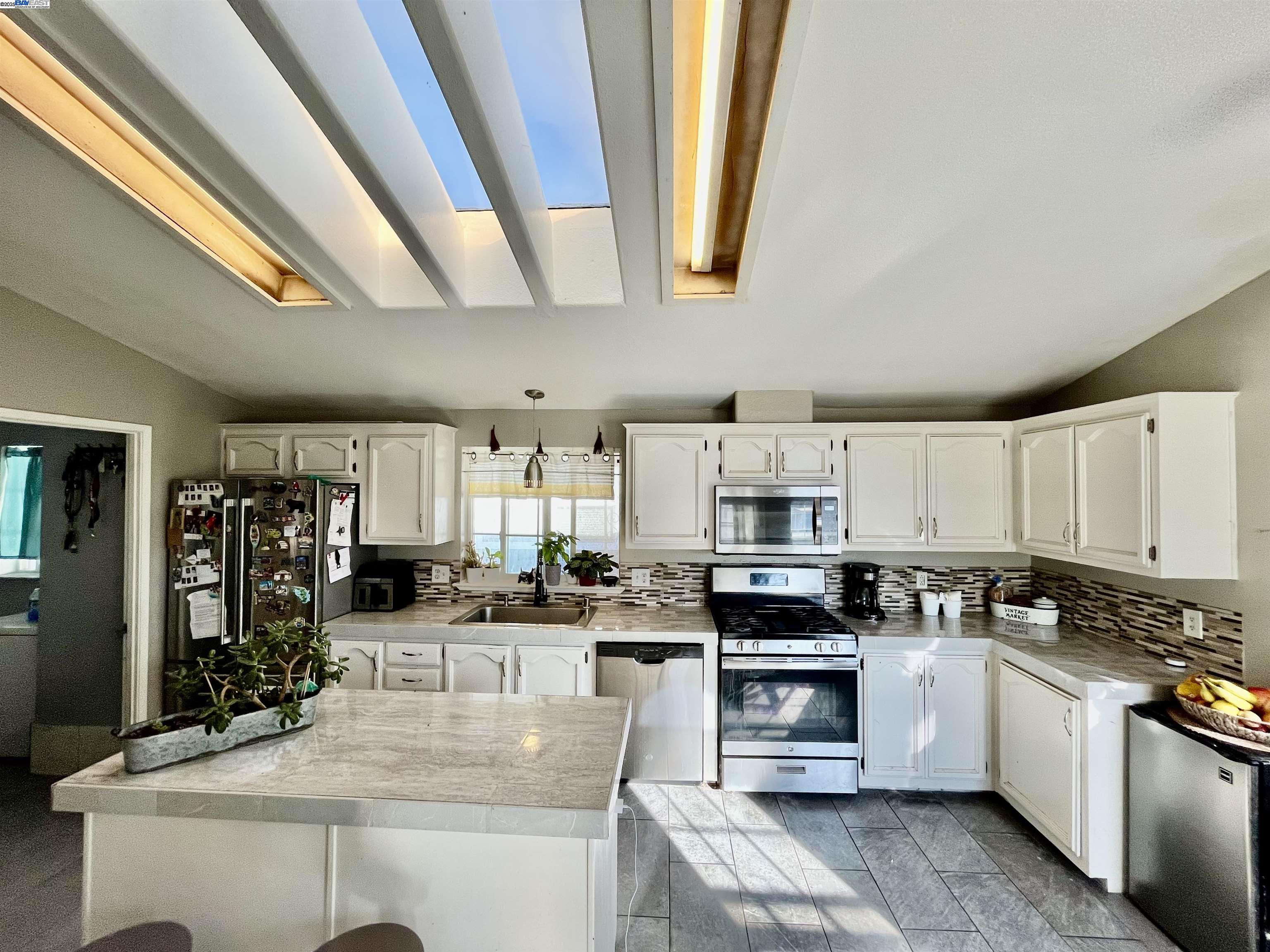 Detail Gallery Image 5 of 16 For 6130 Monterey Rd #316,  San Jose,  CA 95138 - 3 Beds | 2 Baths