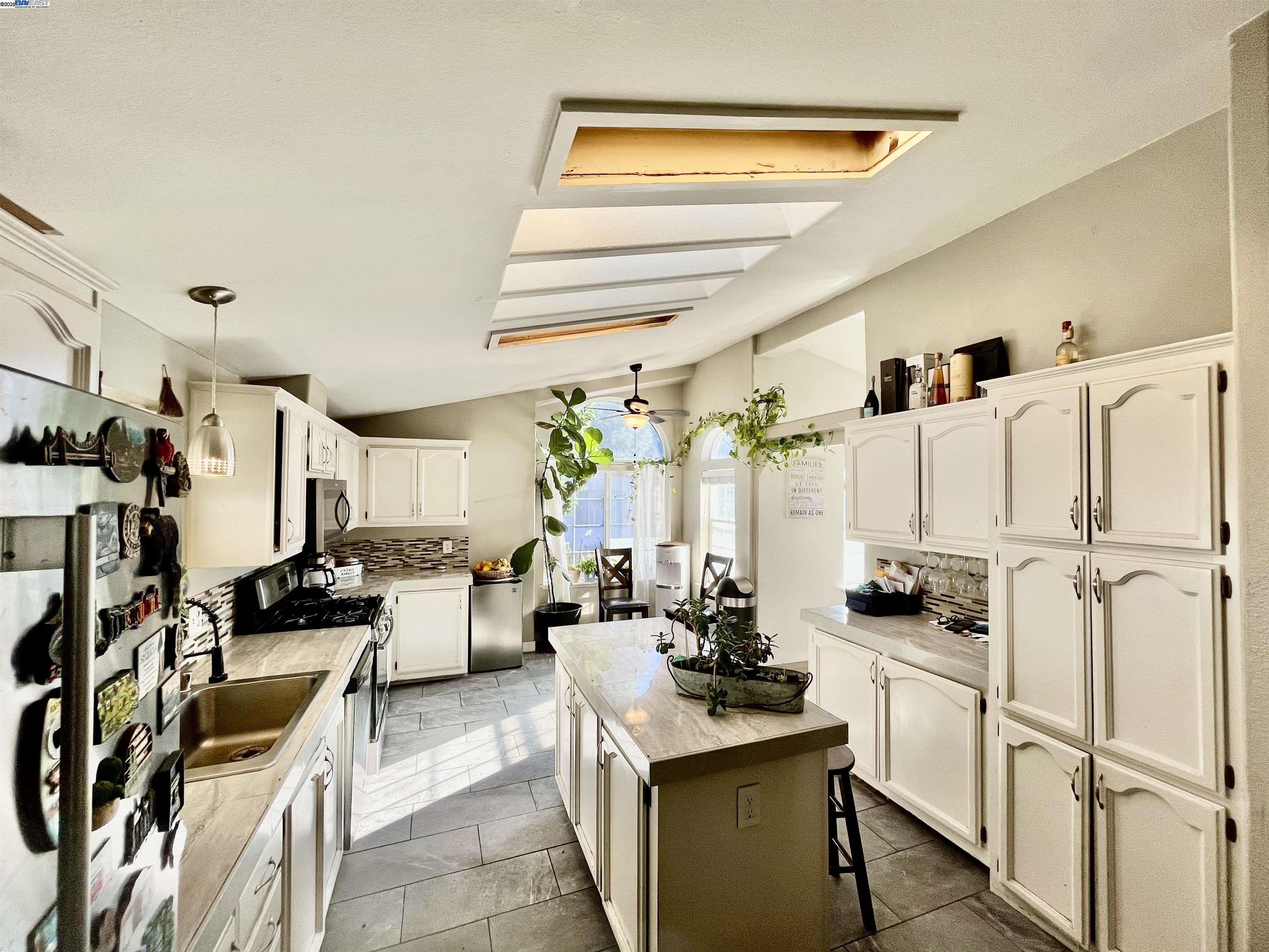 Detail Gallery Image 6 of 16 For 6130 Monterey Rd #316,  San Jose,  CA 95138 - 3 Beds | 2 Baths