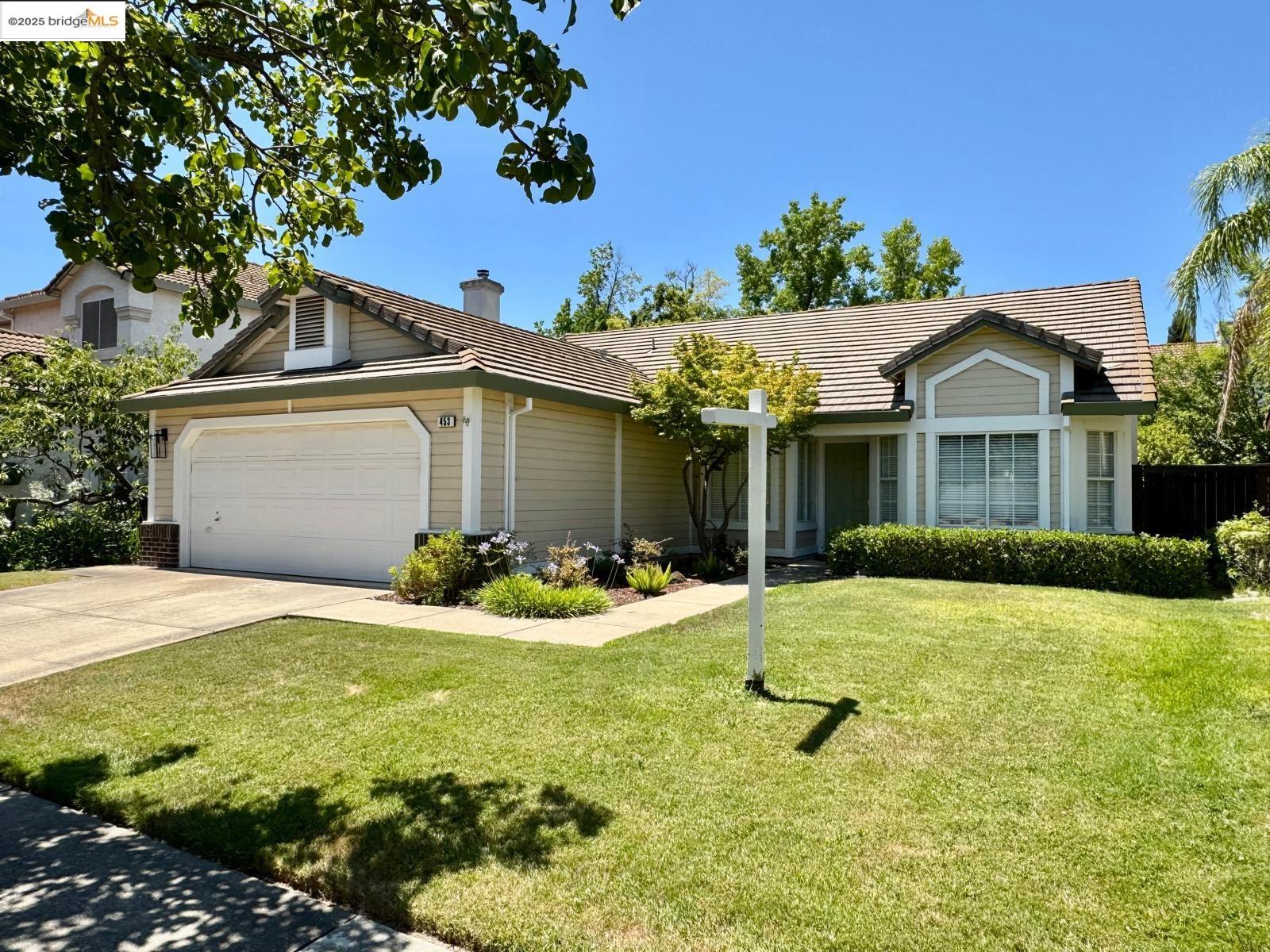 Detail Gallery Image 1 of 1 For 453 Brennen Cir, Roseville,  CA 95678 - 3 Beds | 2 Baths