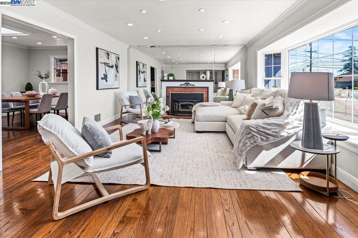 Detail Gallery Image 3 of 56 For 1876 Benedict Dr, San Leandro,  CA 94577 - 3 Beds | 3 Baths