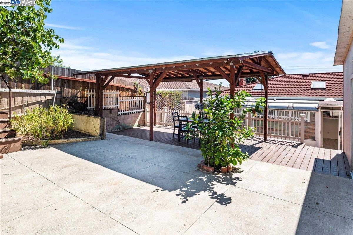 Detail Gallery Image 38 of 56 For 1876 Benedict Dr, San Leandro,  CA 94577 - 3 Beds | 3 Baths
