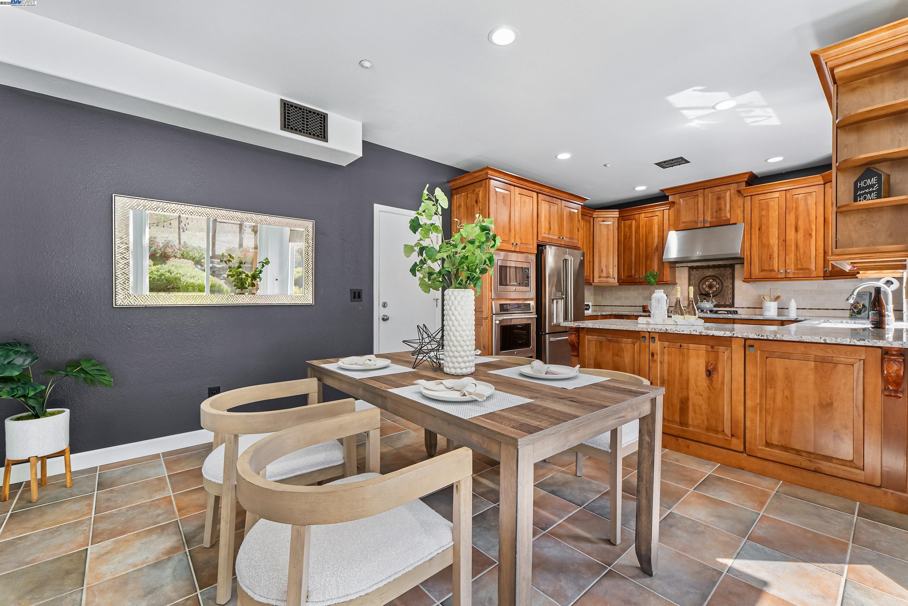 Detail Gallery Image 11 of 45 For 43 Ferdinand Way, Novato,  CA 94949 - 3 Beds | 2/1 Baths