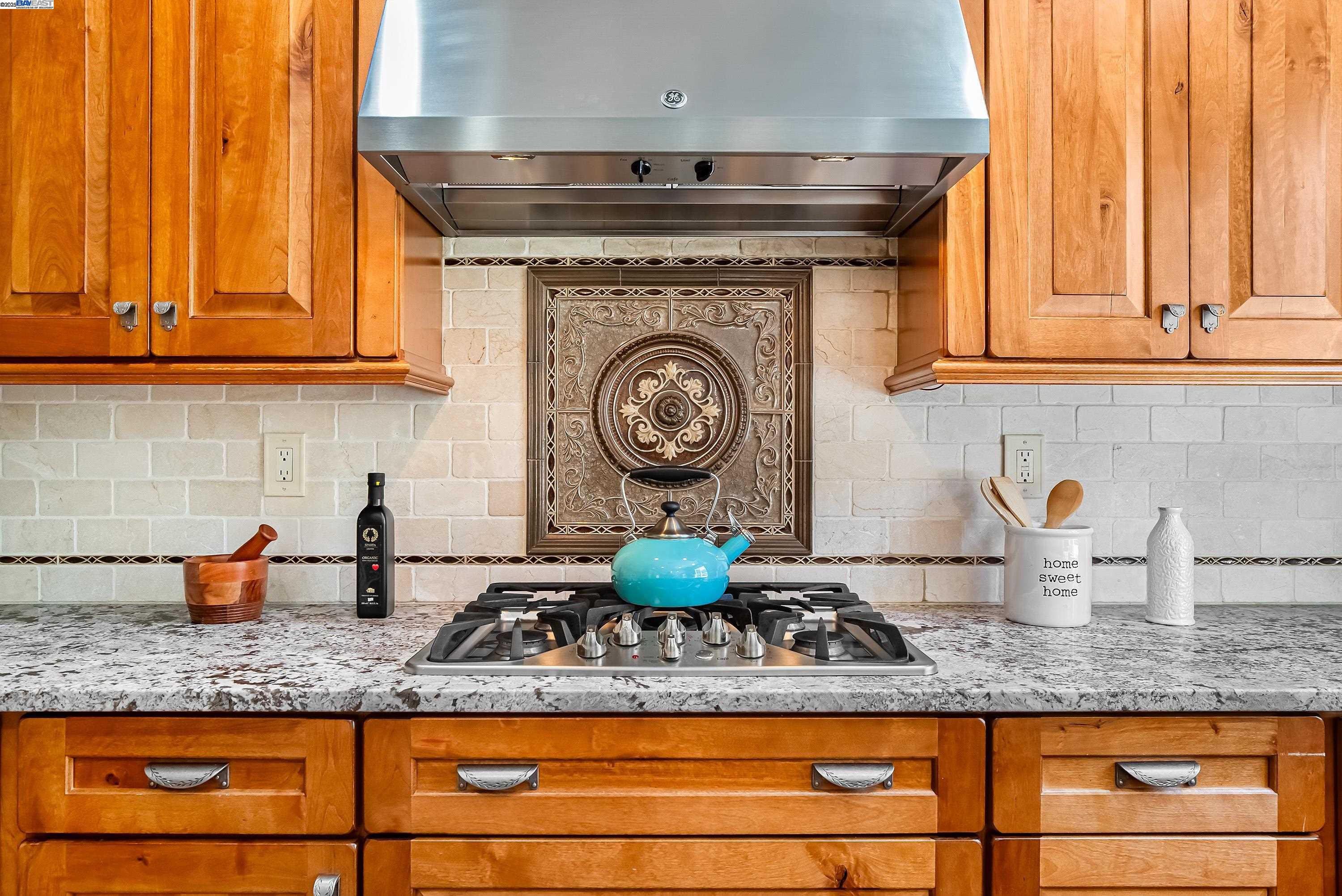 Detail Gallery Image 15 of 45 For 43 Ferdinand Way, Novato,  CA 94949 - 3 Beds | 2/1 Baths