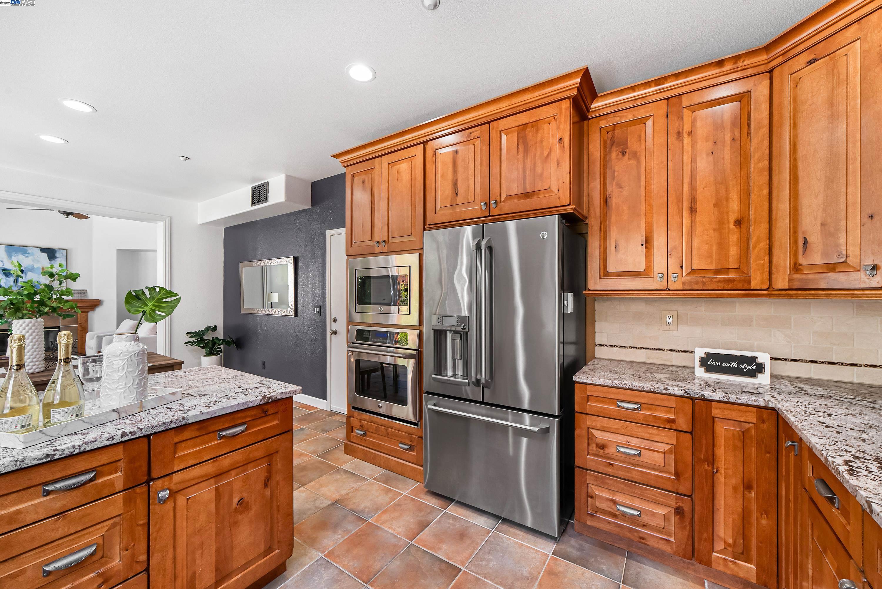 Detail Gallery Image 16 of 45 For 43 Ferdinand Way, Novato,  CA 94949 - 3 Beds | 2/1 Baths