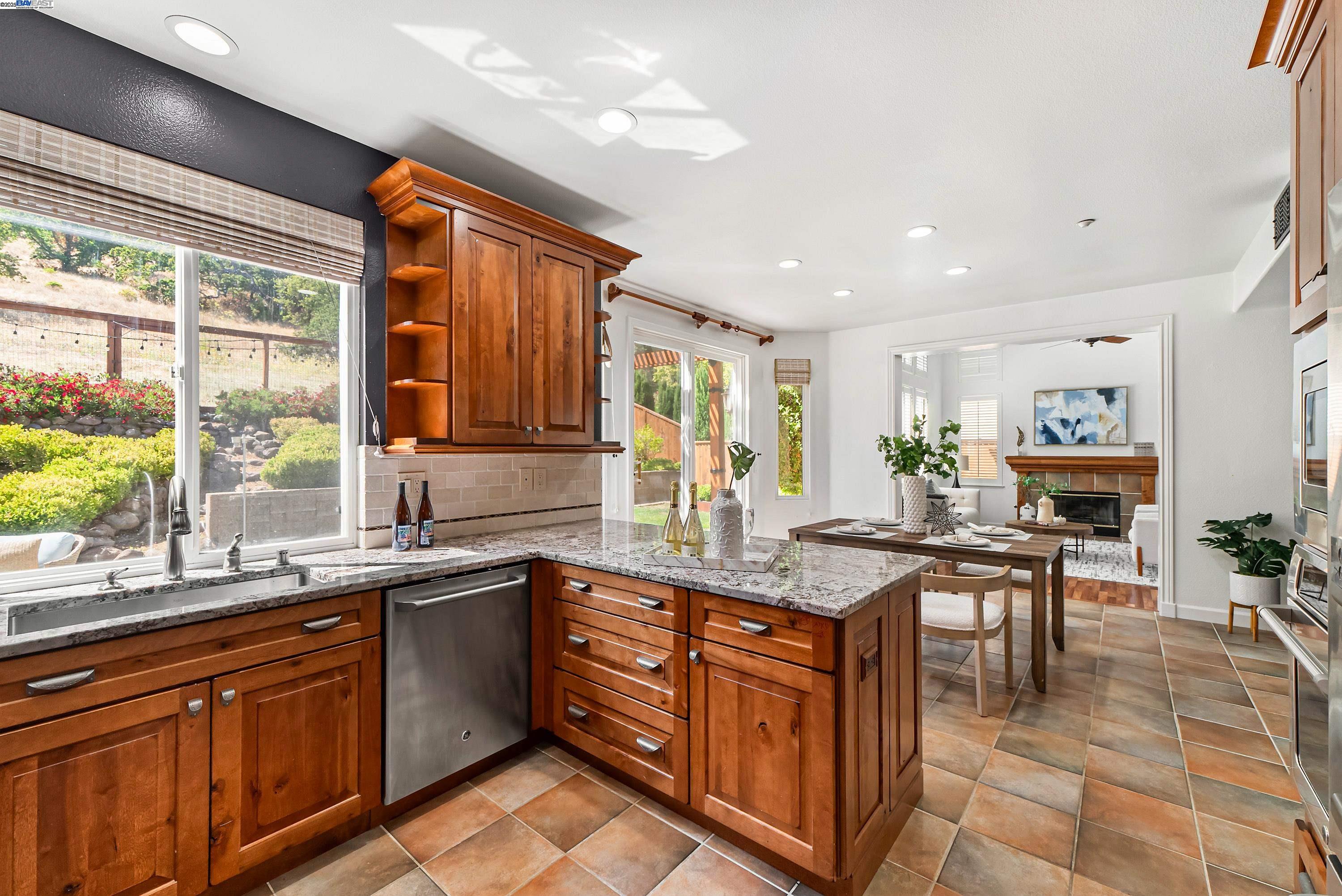 Detail Gallery Image 17 of 45 For 43 Ferdinand Way, Novato,  CA 94949 - 3 Beds | 2/1 Baths