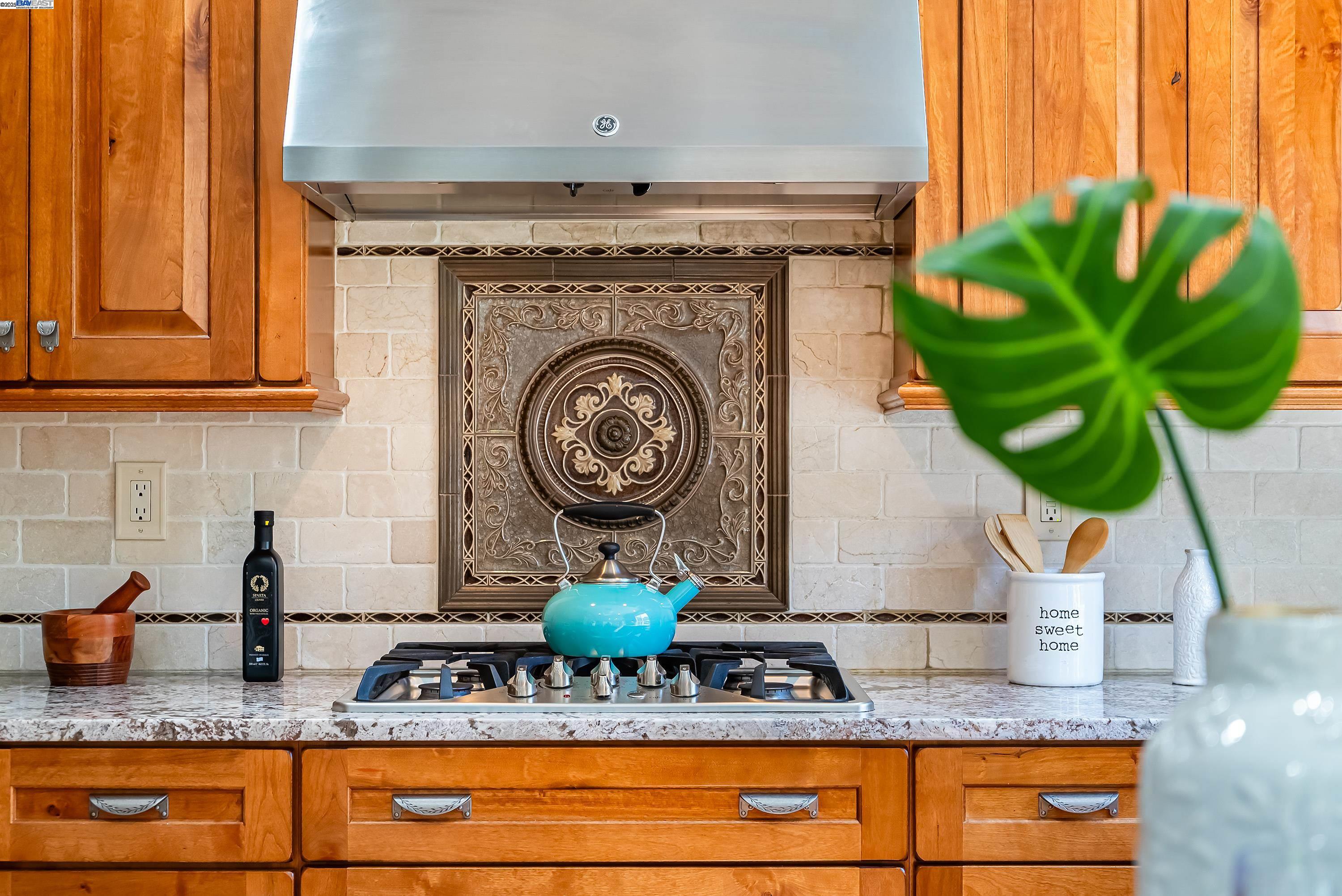 Detail Gallery Image 18 of 45 For 43 Ferdinand Way, Novato,  CA 94949 - 3 Beds | 2/1 Baths