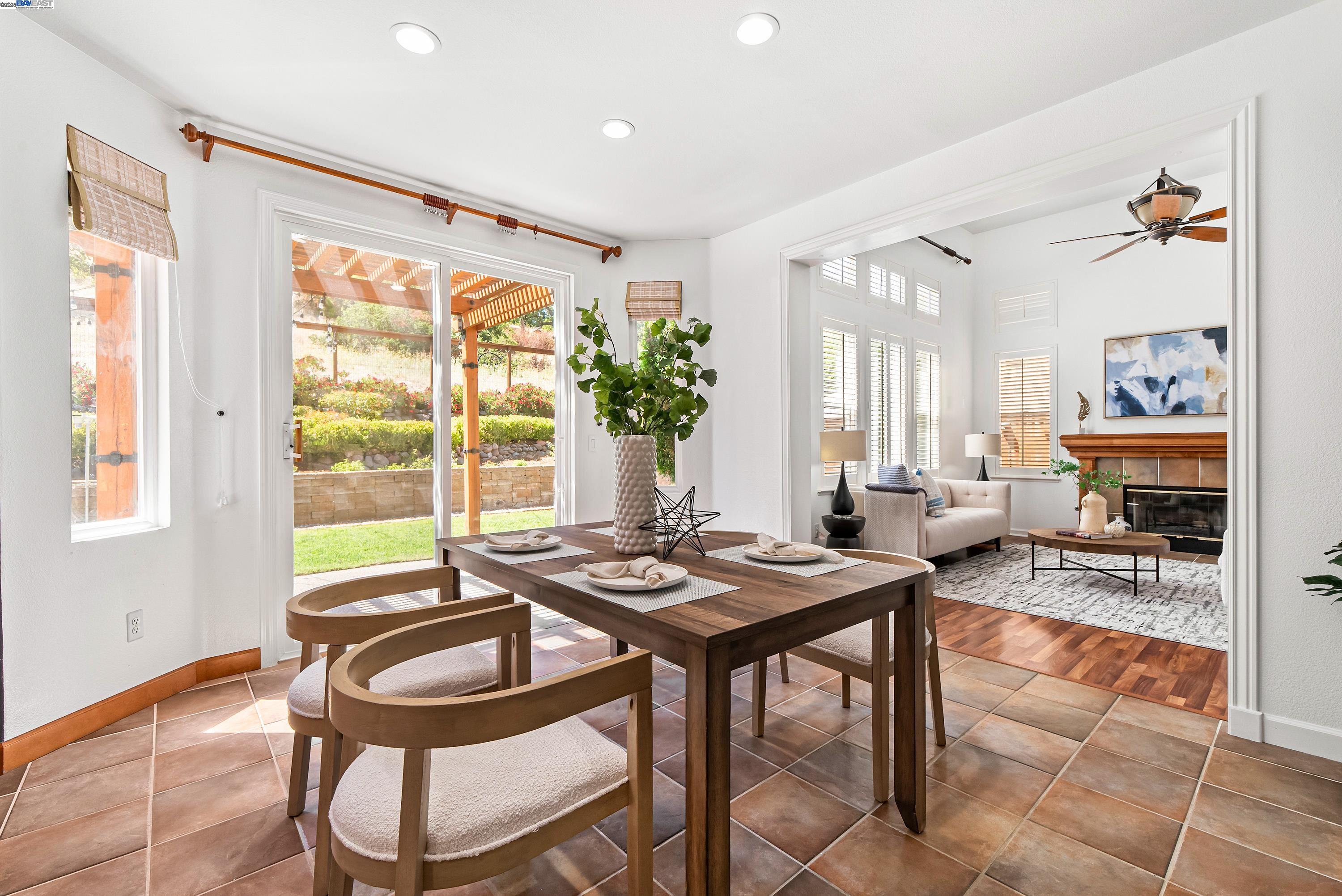 Detail Gallery Image 10 of 45 For 43 Ferdinand Way, Novato,  CA 94949 - 3 Beds | 2/1 Baths