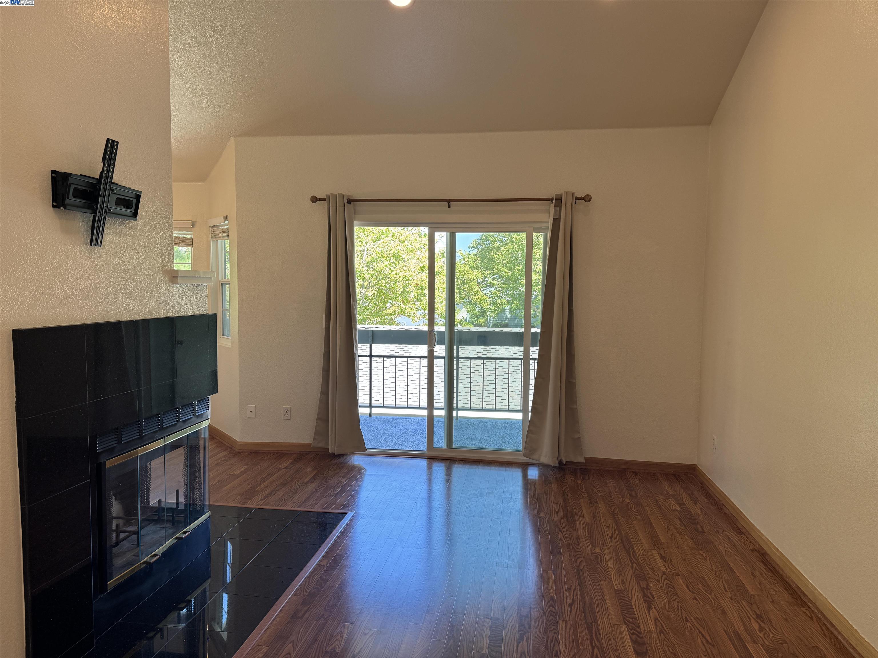 Detail Gallery Image 2 of 22 For 7765 Canyon Meadow Cir #H,  Pleasanton,  CA 94588 - 3 Beds | 2 Baths