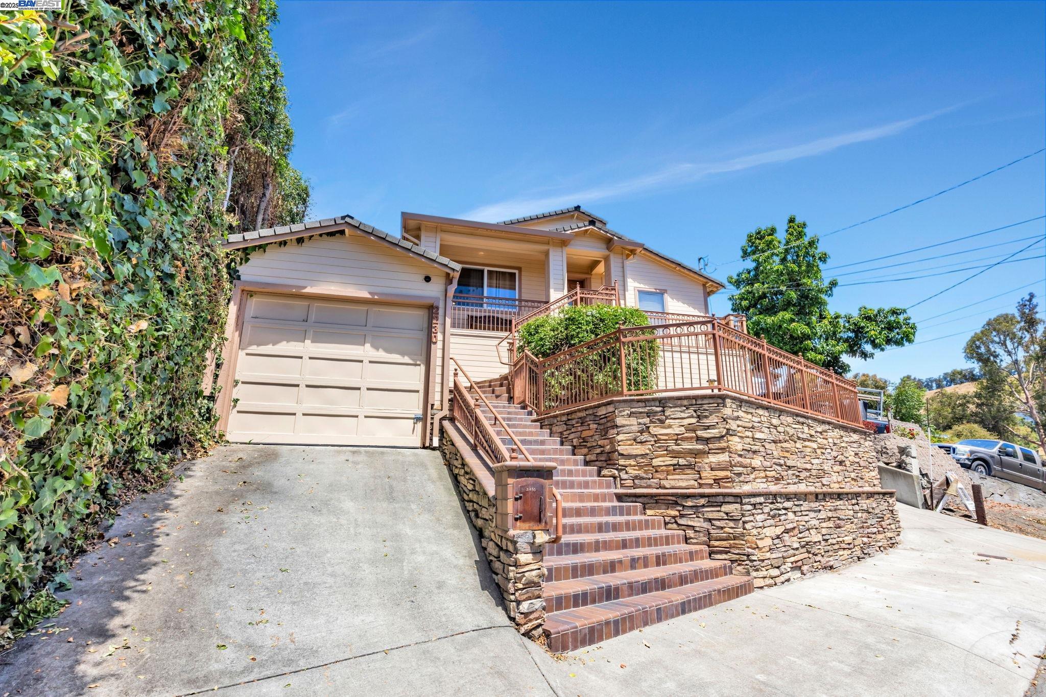 Detail Gallery Image 2 of 39 For 2230 Sol St., San Leandro,  CA 94578-1355 - 4 Beds | 2/1 Baths