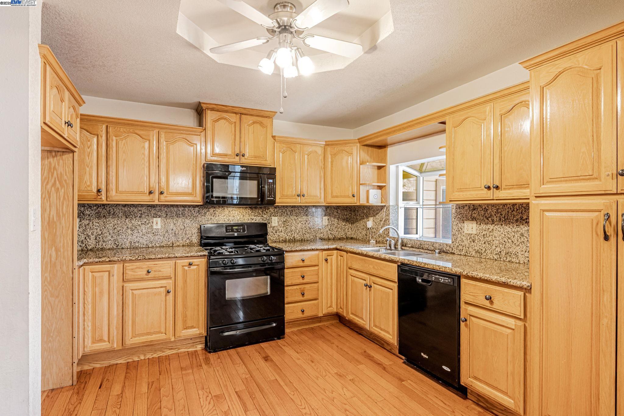 Detail Gallery Image 12 of 39 For 2230 Sol St., San Leandro,  CA 94578-1355 - 4 Beds | 2/1 Baths