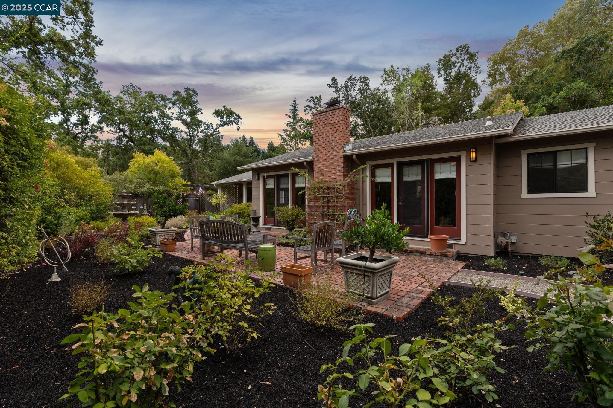 Detail Gallery Image 1 of 1 For 3081 Walnut Blvd, Walnut Creek,  CA 94596 - 4 Beds | 3 Baths