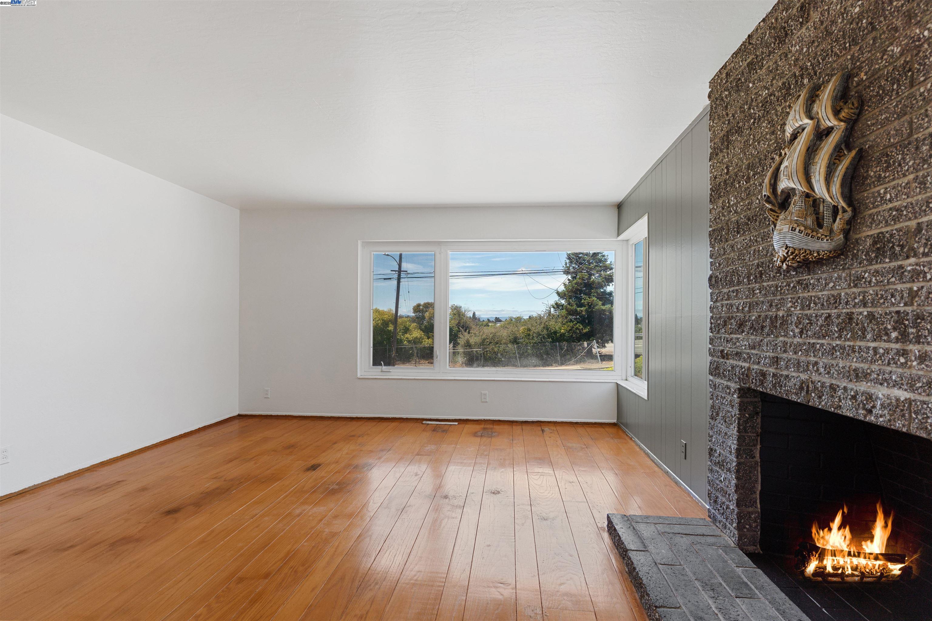 Detail Gallery Image 11 of 23 For 2724 Benedict Dr, San Leandro,  CA 94577 - 3 Beds | 2/1 Baths