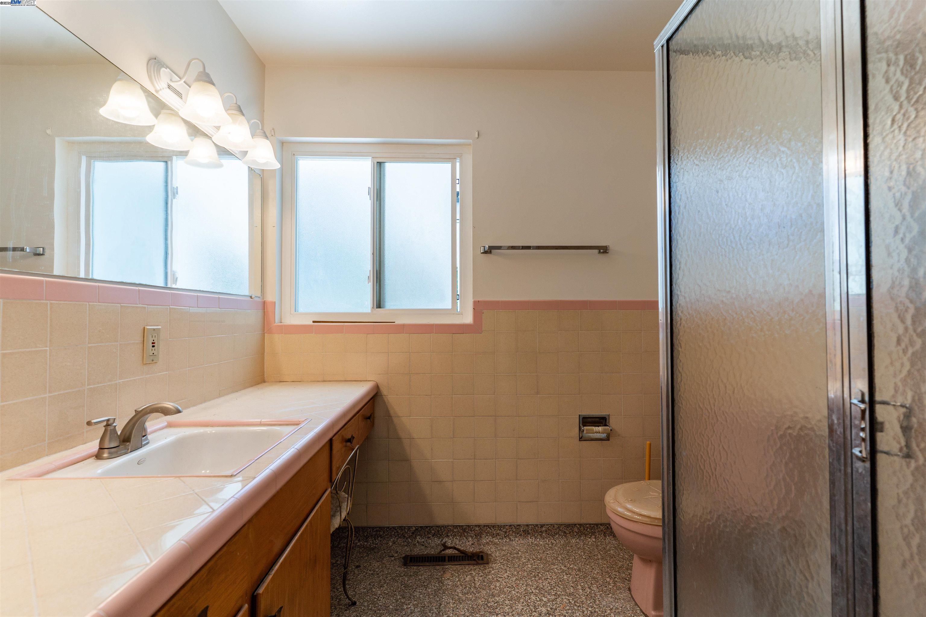 Detail Gallery Image 15 of 23 For 2724 Benedict Dr, San Leandro,  CA 94577 - 3 Beds | 2/1 Baths