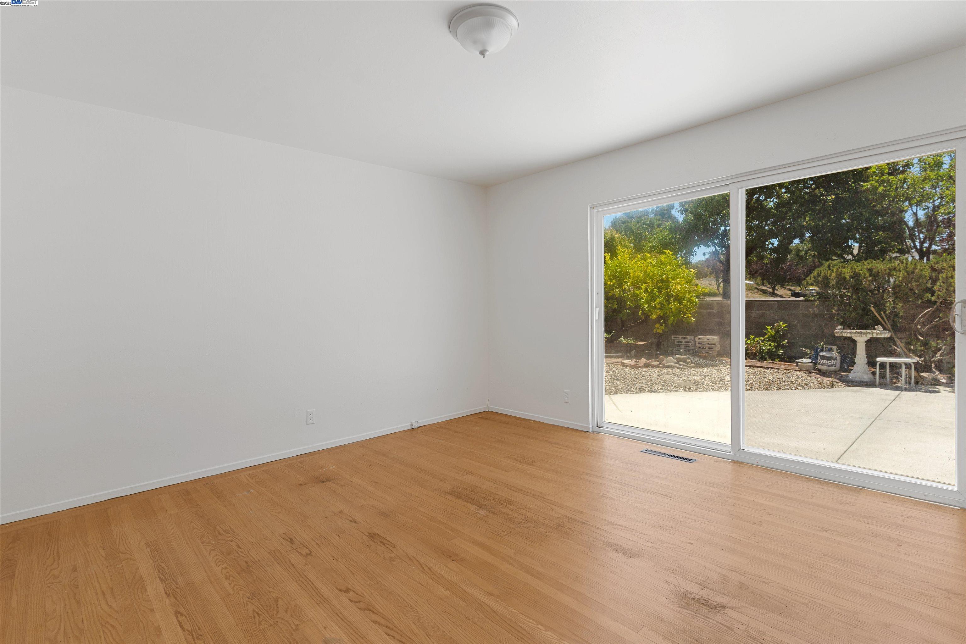 Detail Gallery Image 19 of 23 For 2724 Benedict Dr, San Leandro,  CA 94577 - 3 Beds | 2/1 Baths