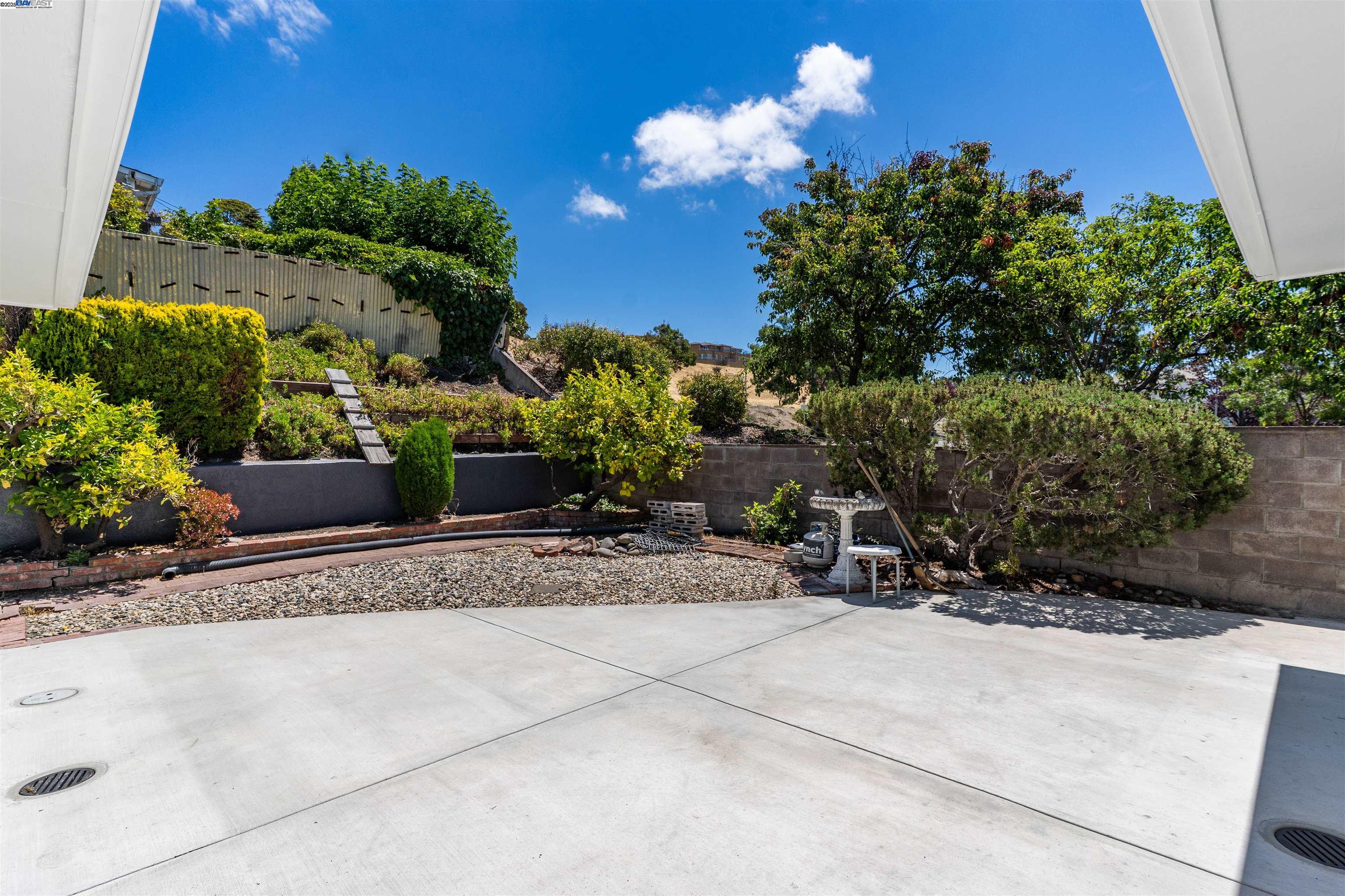 Detail Gallery Image 20 of 23 For 2724 Benedict Dr, San Leandro,  CA 94577 - 3 Beds | 2/1 Baths