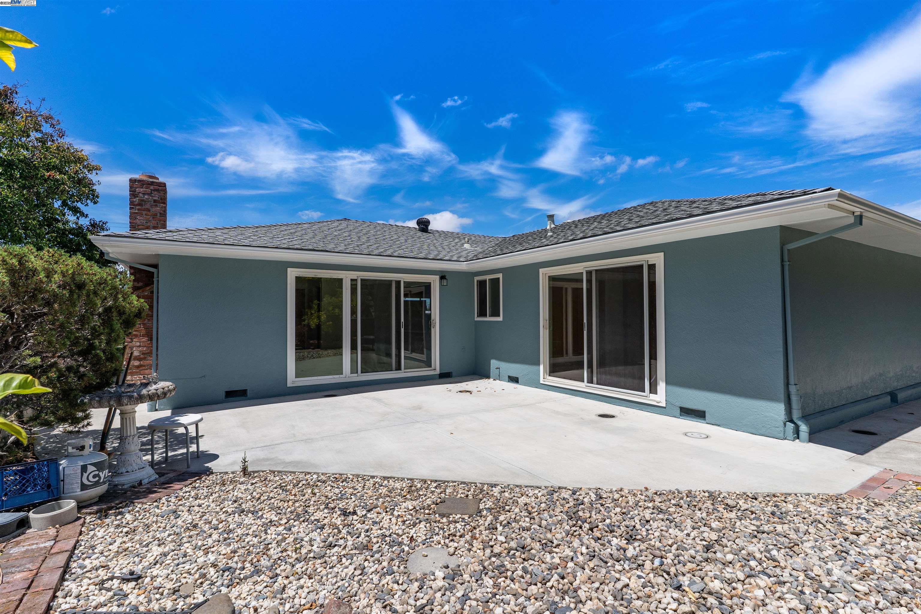 Detail Gallery Image 3 of 23 For 2724 Benedict Dr, San Leandro,  CA 94577 - 3 Beds | 2/1 Baths