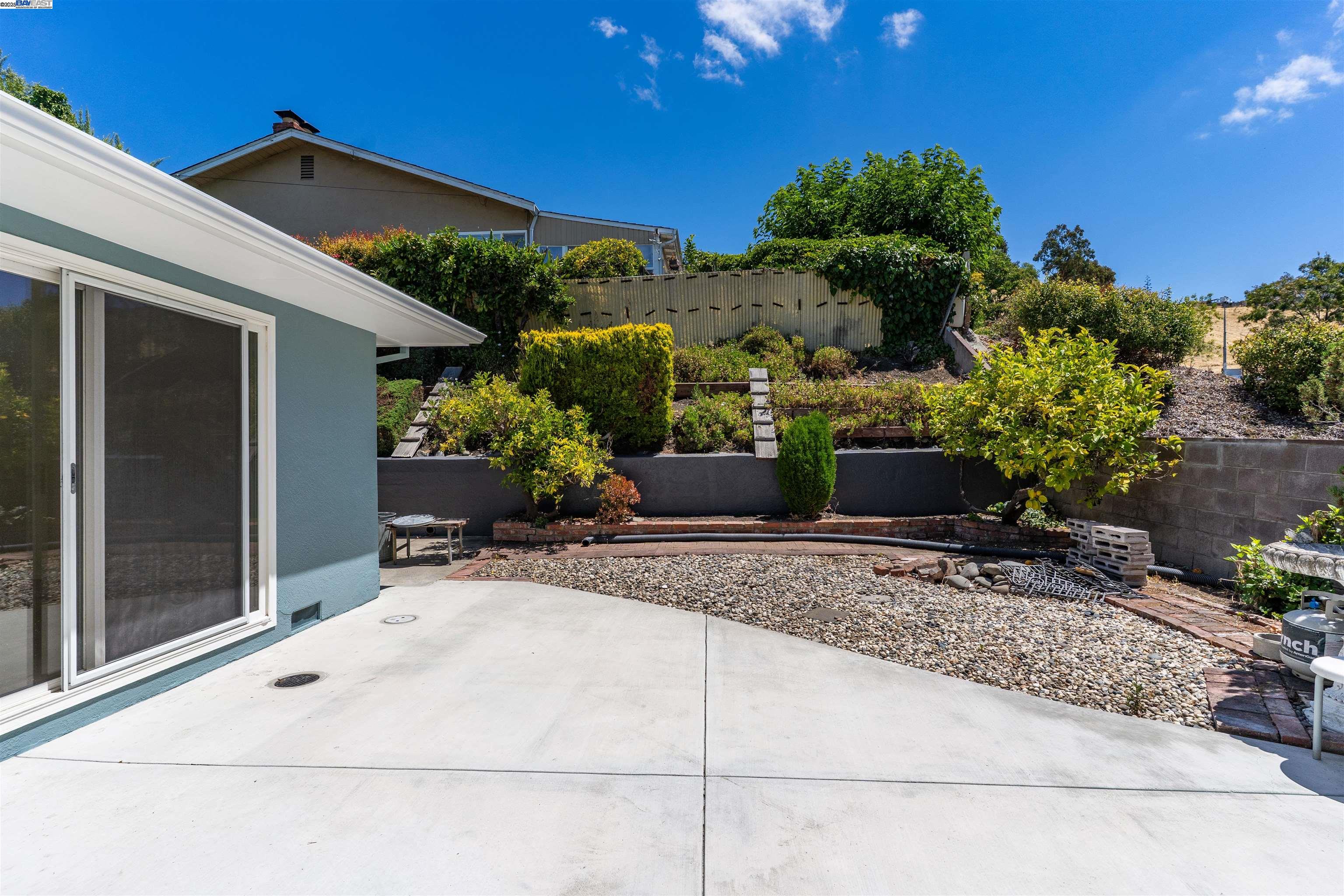 Detail Gallery Image 21 of 23 For 2724 Benedict Dr, San Leandro,  CA 94577 - 3 Beds | 2/1 Baths