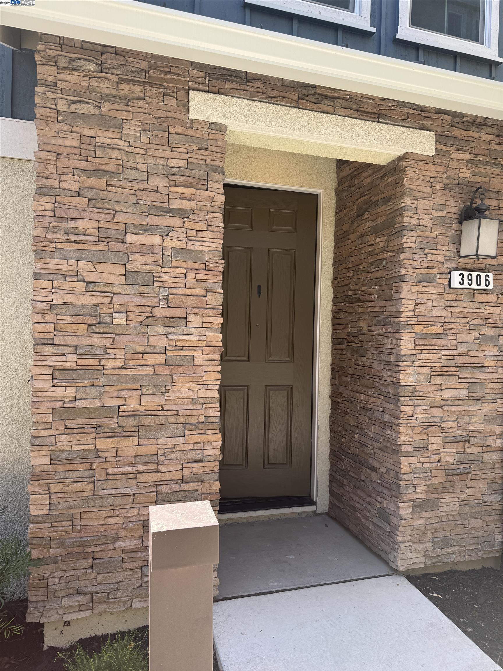 Detail Gallery Image 2 of 26 For 3906 Guerneville Way, Dublin,  CA 94568 - 3 Beds | 3/1 Baths