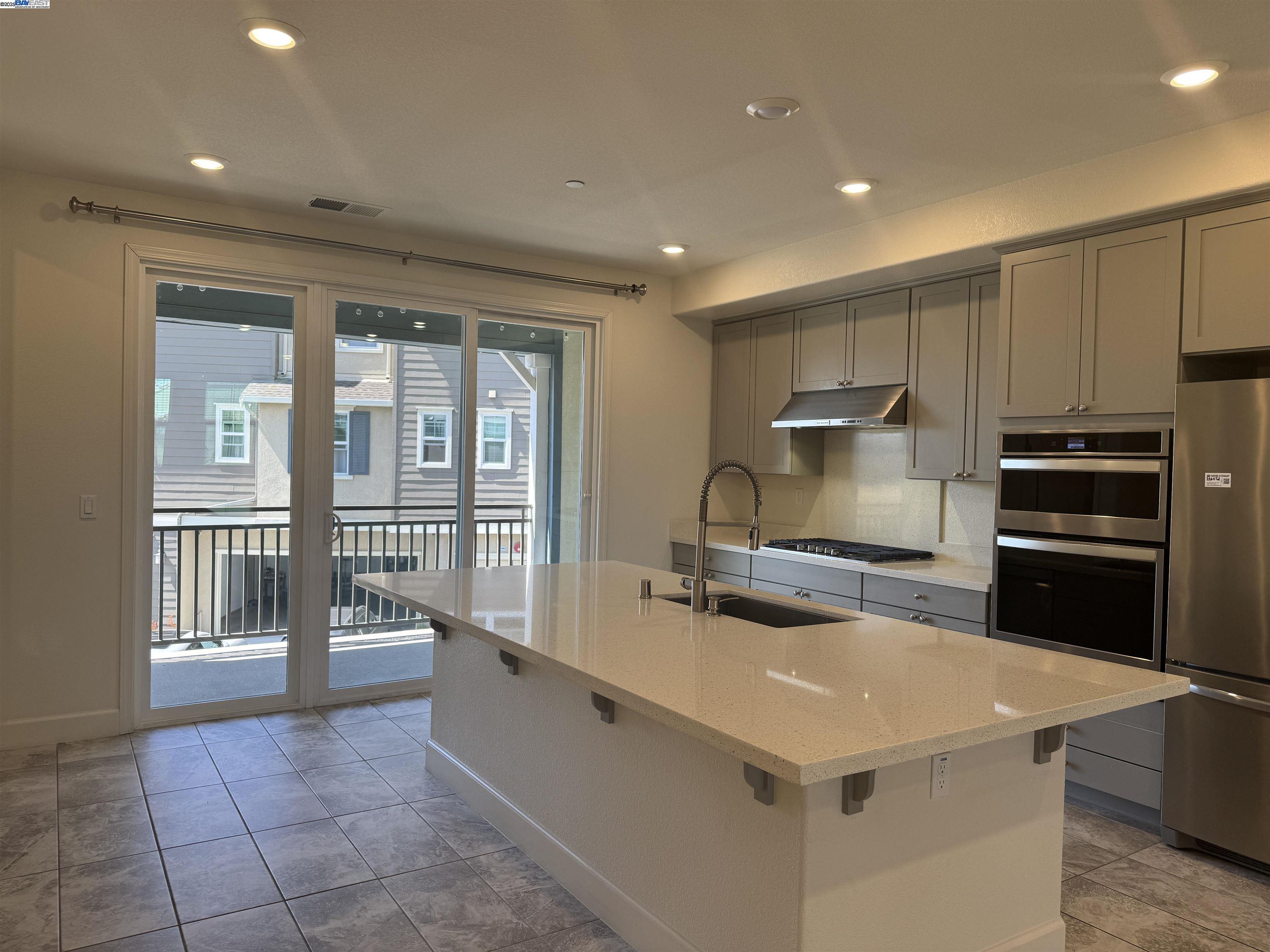 Detail Gallery Image 11 of 26 For 3906 Guerneville Way, Dublin,  CA 94568 - 3 Beds | 3/1 Baths