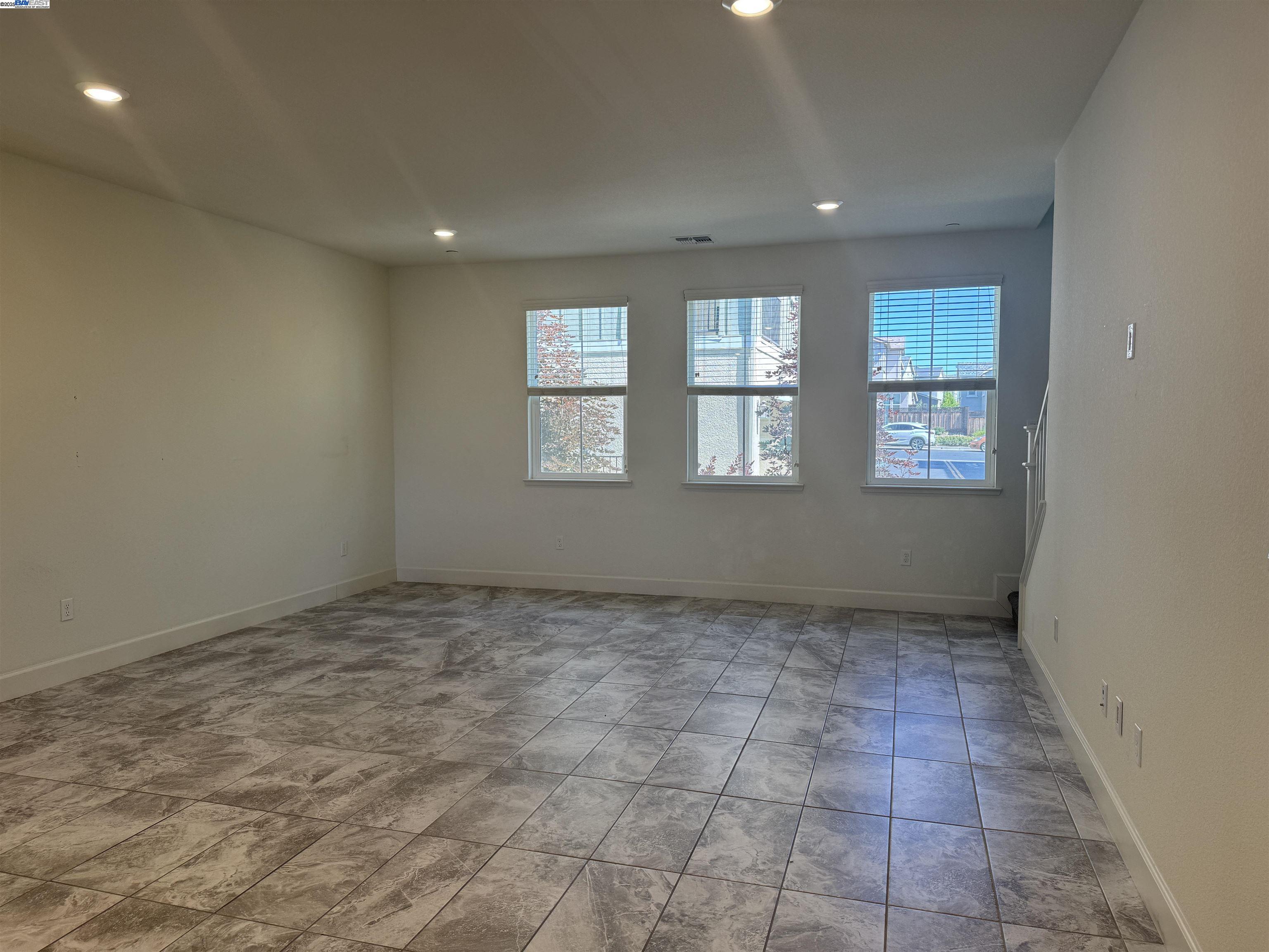 Detail Gallery Image 14 of 26 For 3906 Guerneville Way, Dublin,  CA 94568 - 3 Beds | 3/1 Baths
