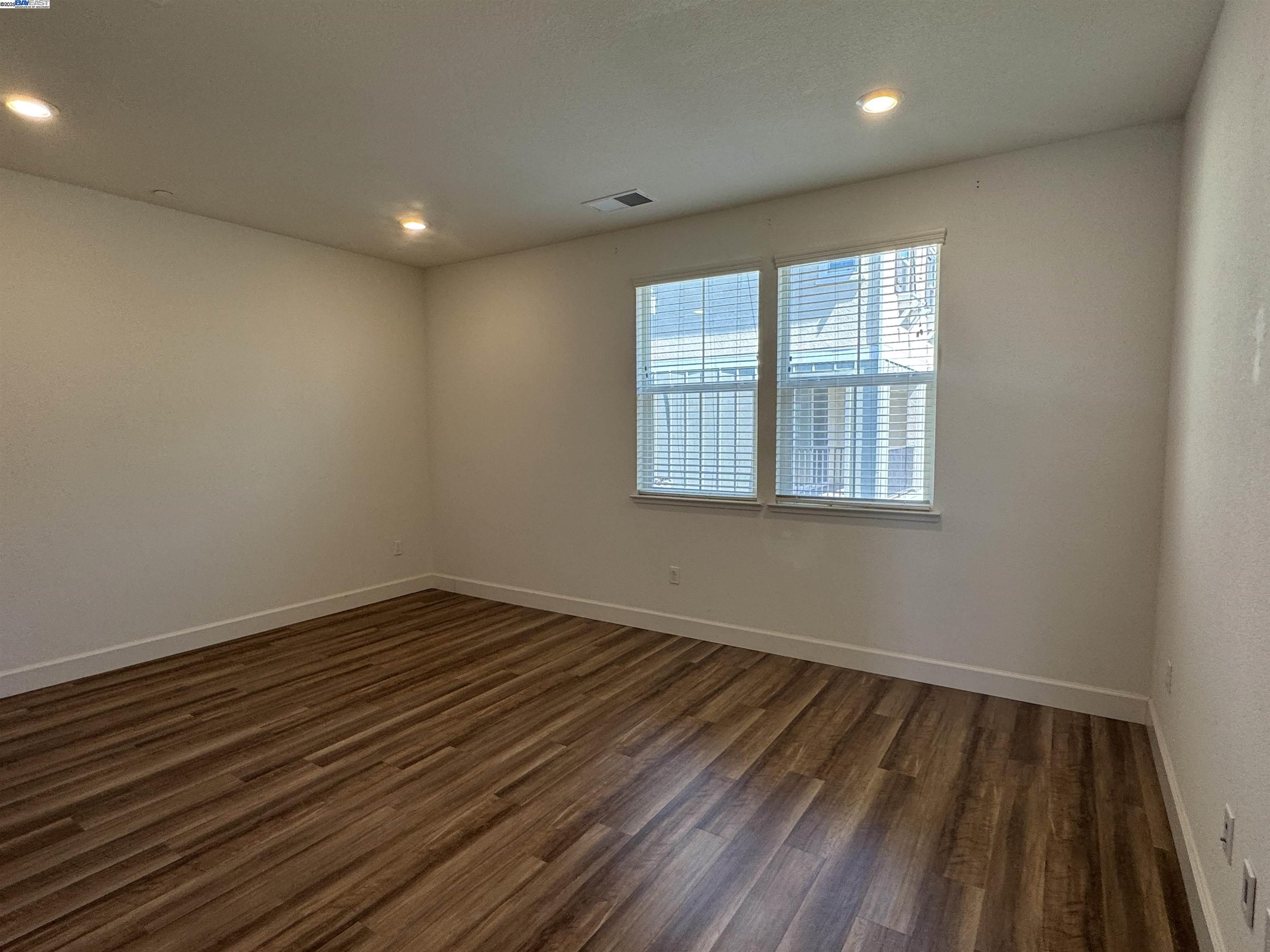 Detail Gallery Image 16 of 26 For 3906 Guerneville Way, Dublin,  CA 94568 - 3 Beds | 3/1 Baths