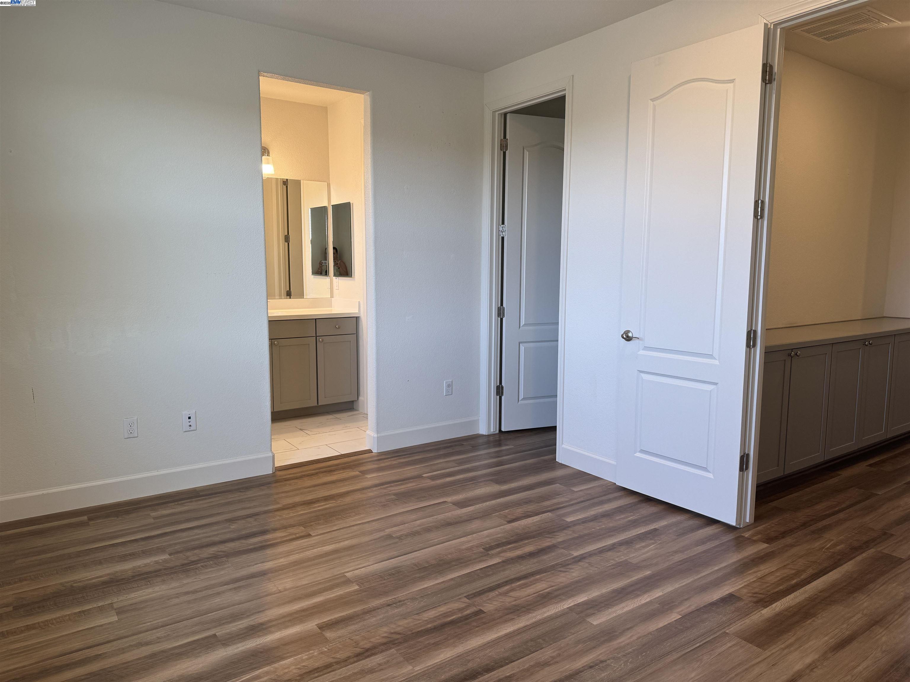 Detail Gallery Image 4 of 26 For 3906 Guerneville Way, Dublin,  CA 94568 - 3 Beds | 3/1 Baths