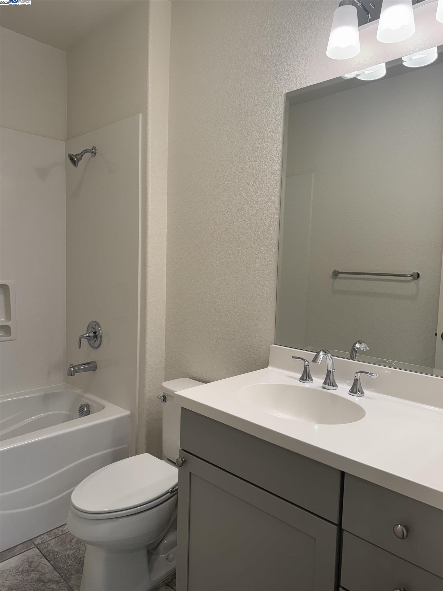 Detail Gallery Image 7 of 26 For 3906 Guerneville Way, Dublin,  CA 94568 - 3 Beds | 3/1 Baths