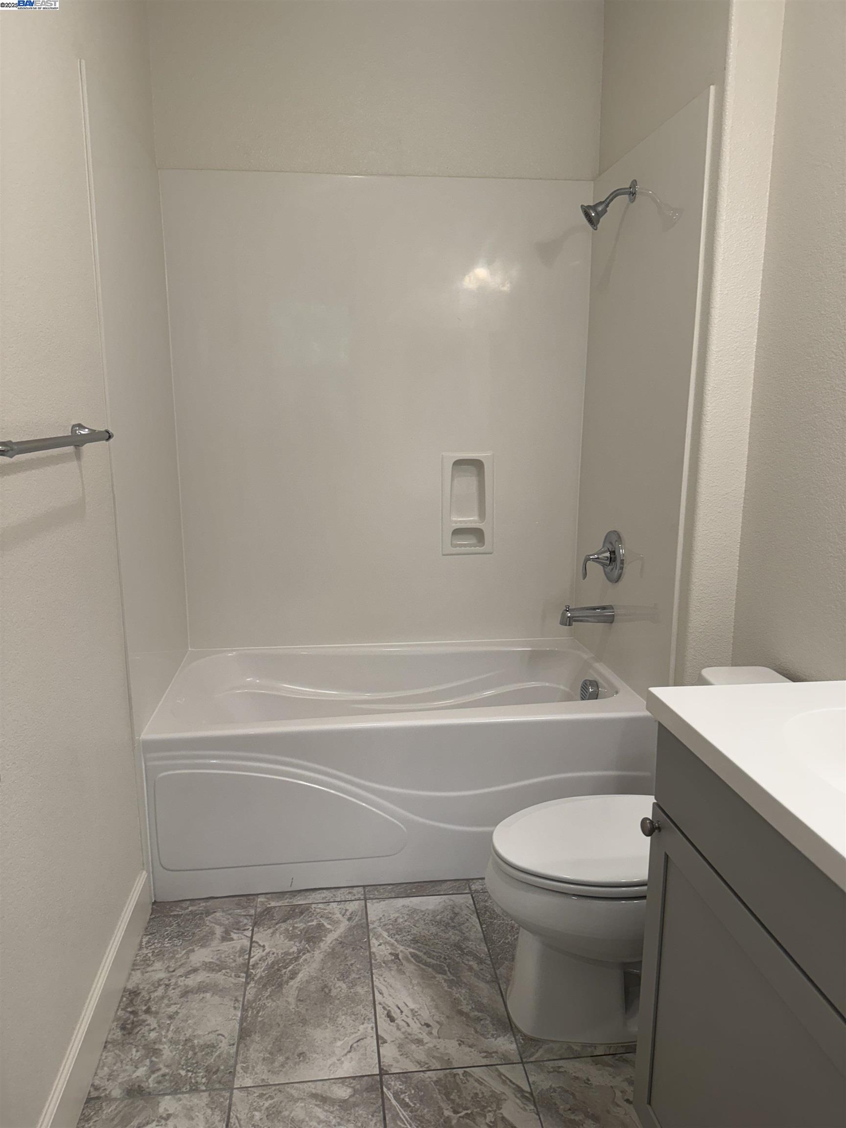 Detail Gallery Image 8 of 26 For 3906 Guerneville Way, Dublin,  CA 94568 - 3 Beds | 3/1 Baths