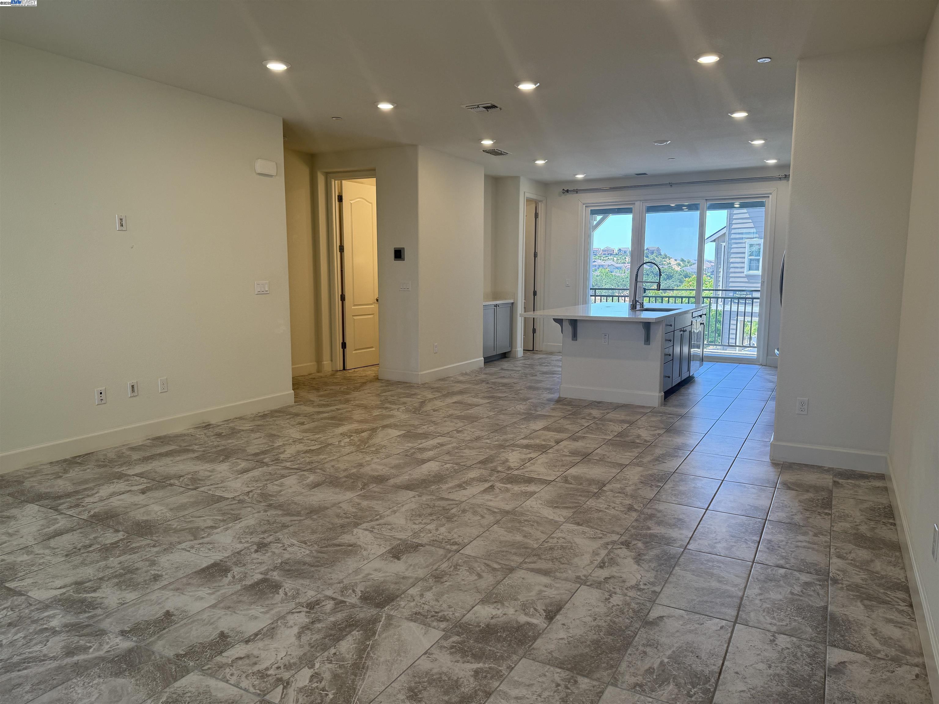 Detail Gallery Image 10 of 26 For 3906 Guerneville Way, Dublin,  CA 94568 - 3 Beds | 3/1 Baths