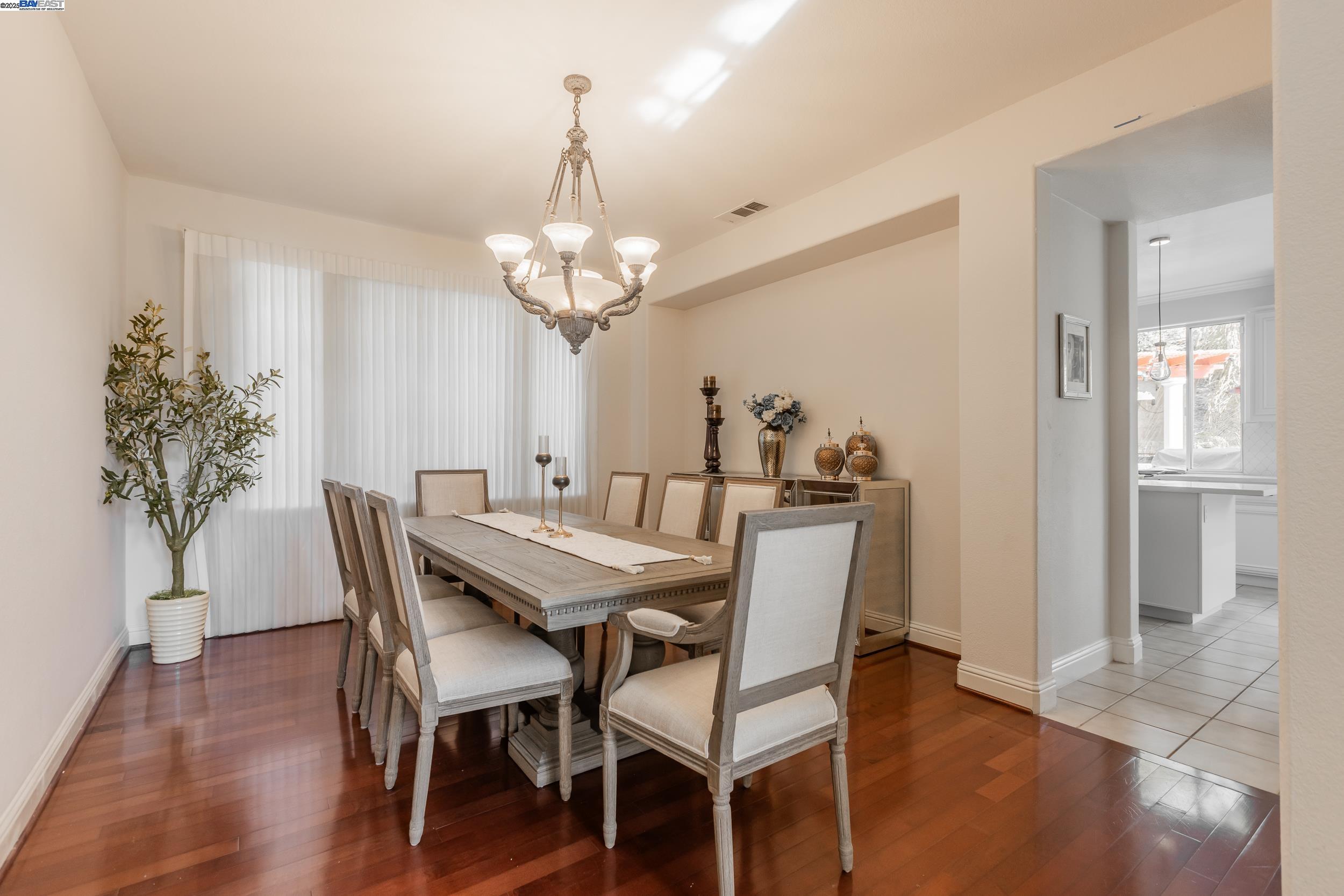 Detail Gallery Image 8 of 48 For 2626 Carmella Ct, San Jose,  CA 95135 - 6 Beds | 4/1 Baths